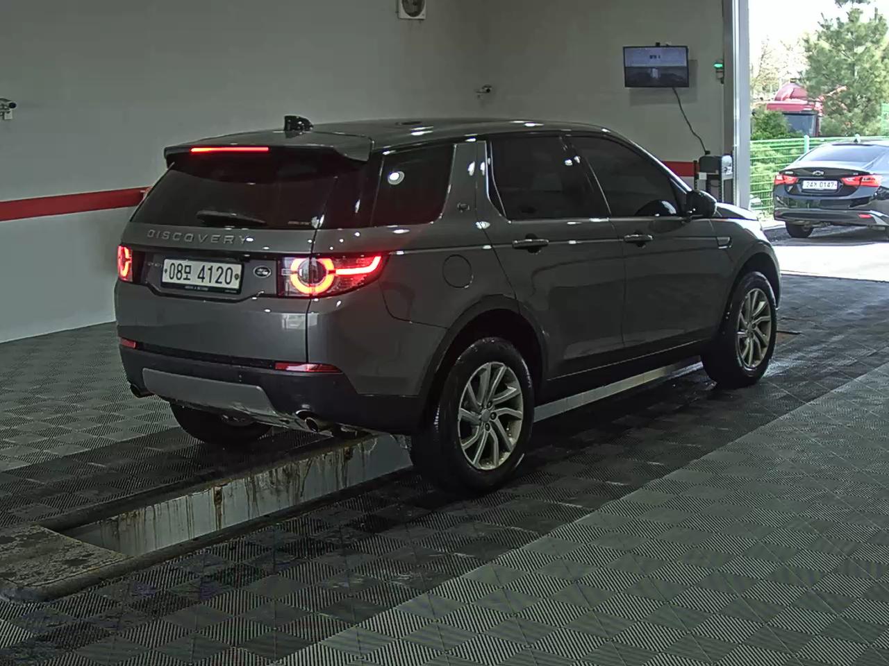Land Rover Discovery - 4