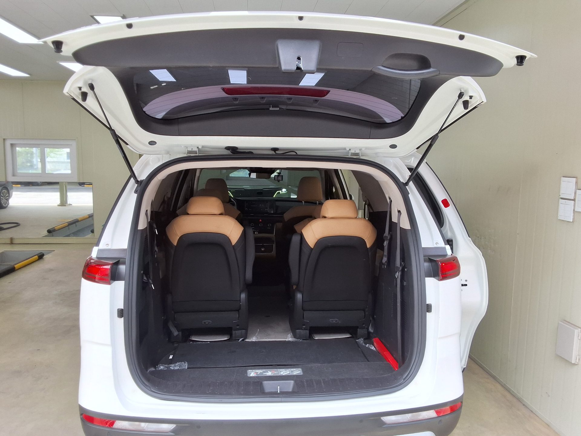 كيا كارنيفال 2023 - صورة 14