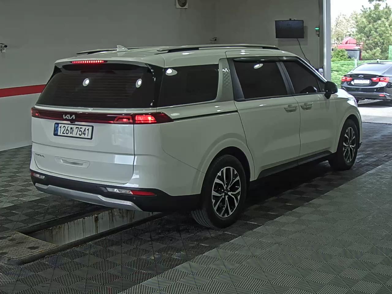 كيا كارنيفال 2023 - صورة 4