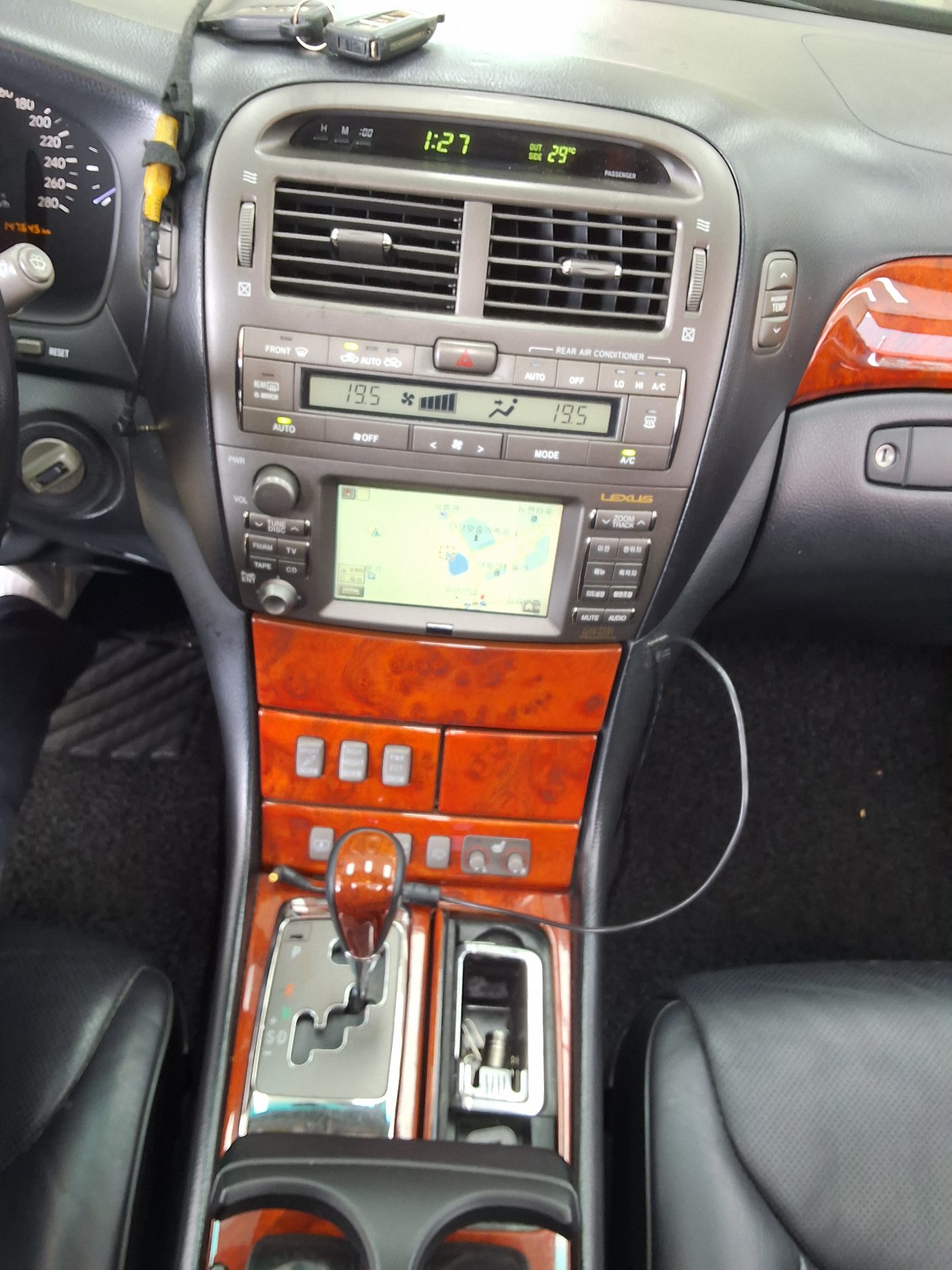 LEXUS LS - 10