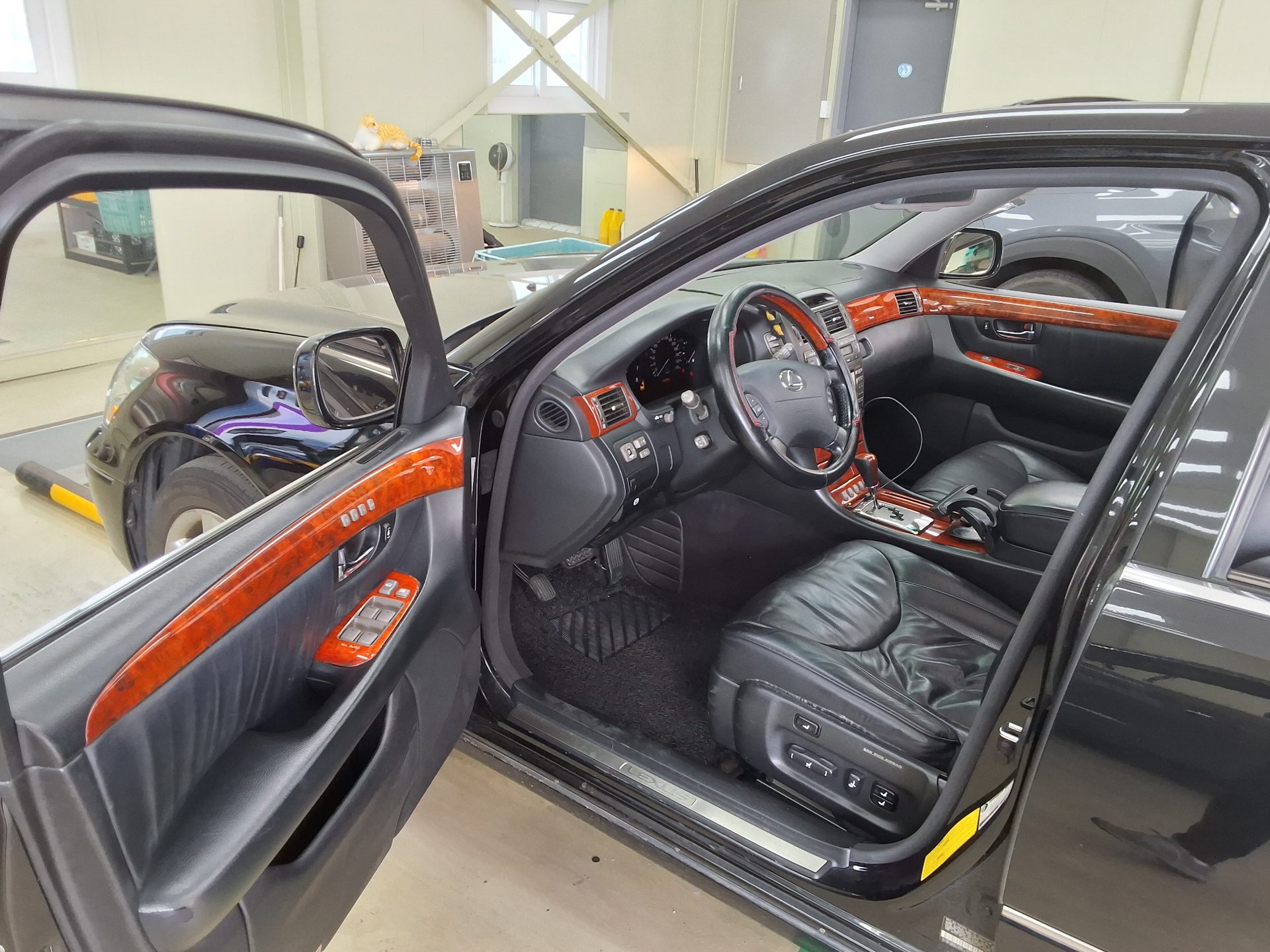 LEXUS LS - 9