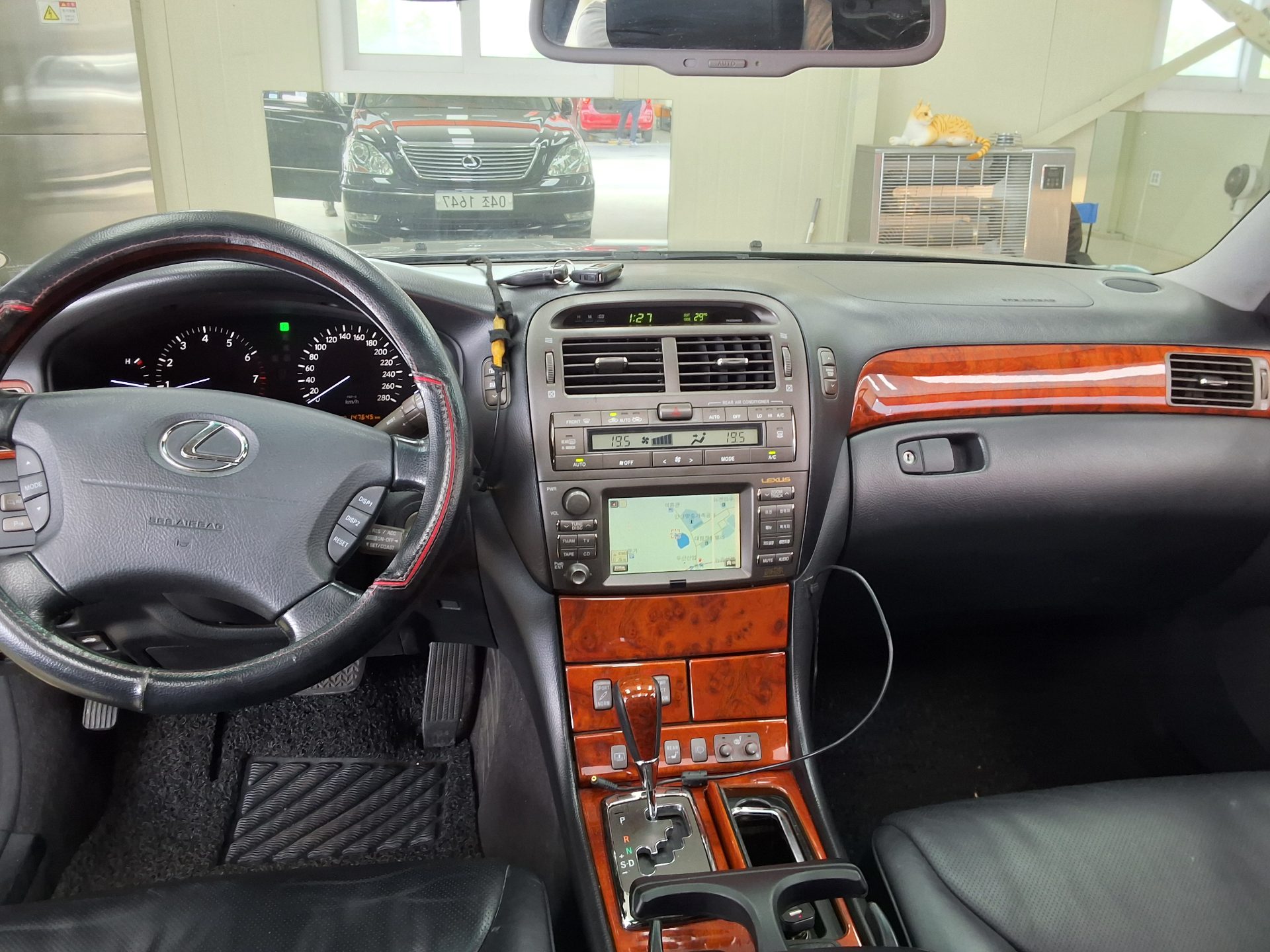 LEXUS LS - 19
