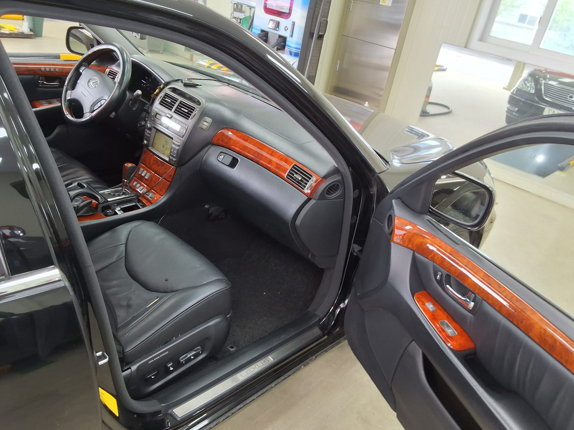 LEXUS LS - 13