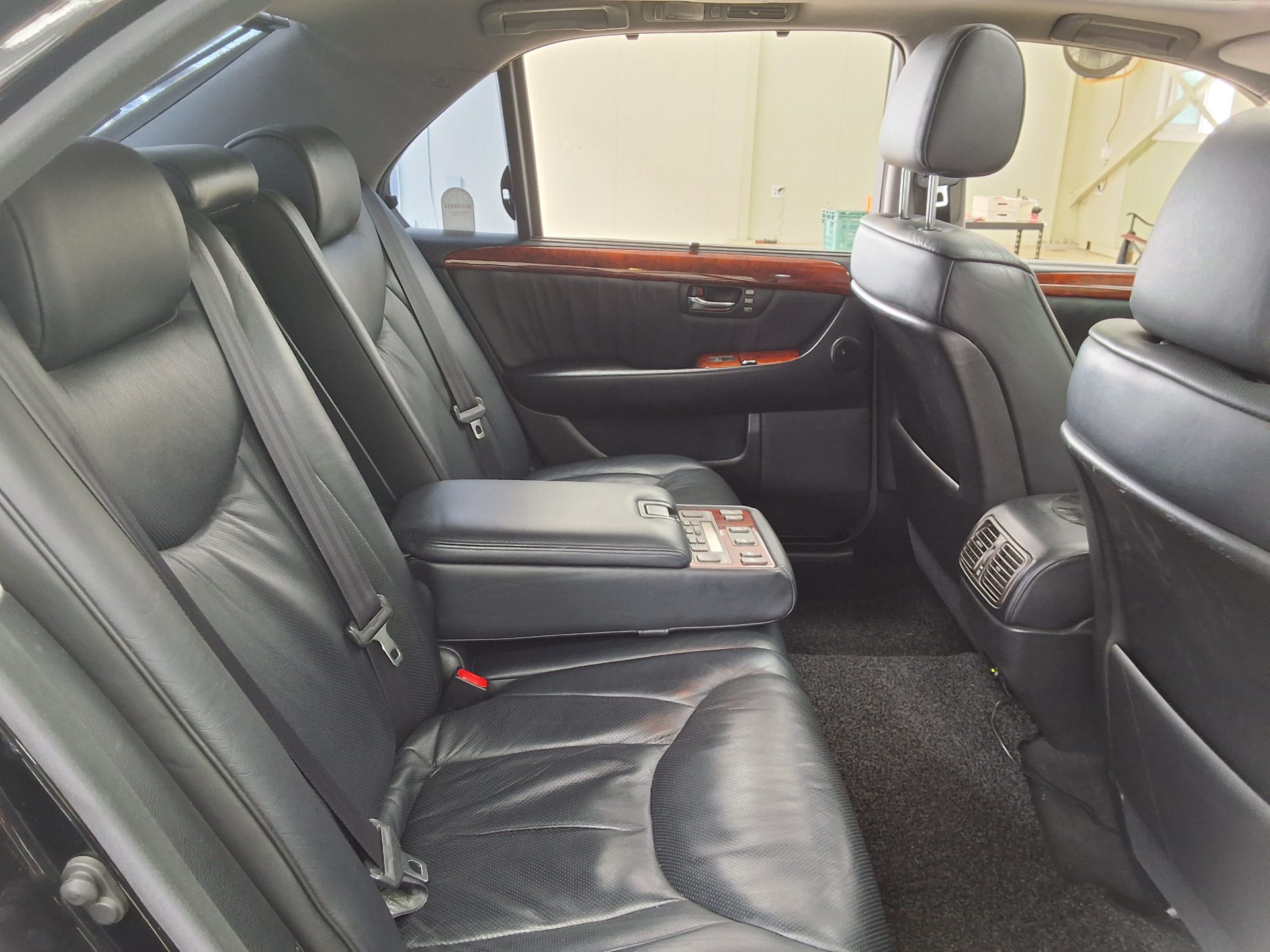 LEXUS LS - 12