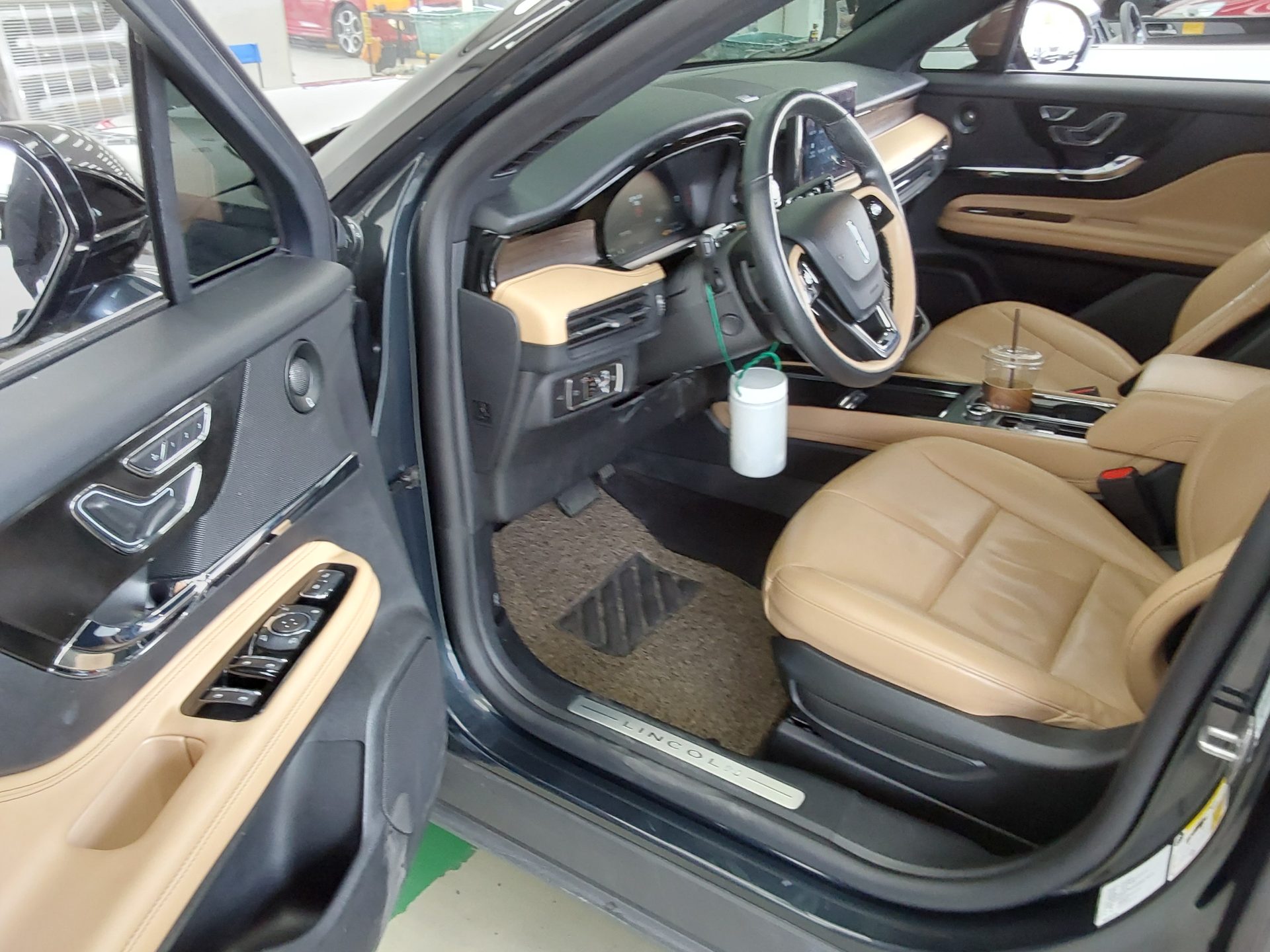 Lincoln Corsair 2022 - Image 9