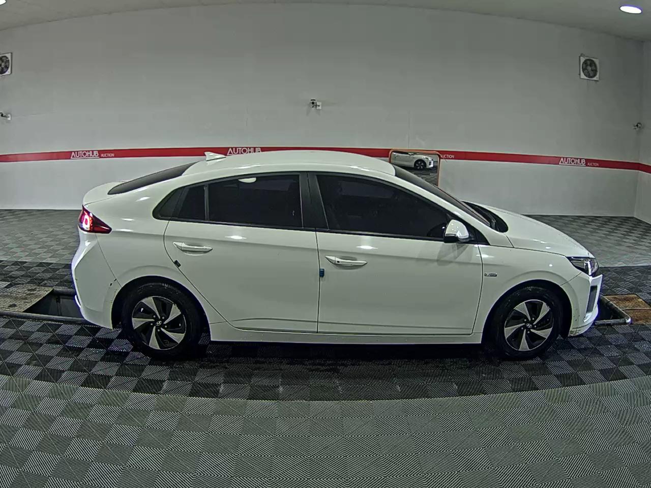 هيونداي أيونيك 2017 - صورة 3