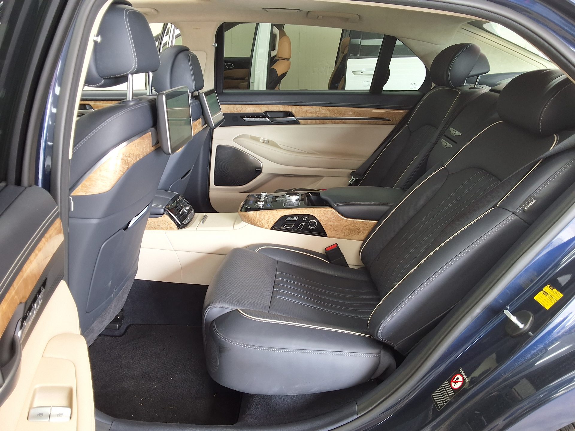 هيونداي جينيسيس EQ900 2016 - صورة 11