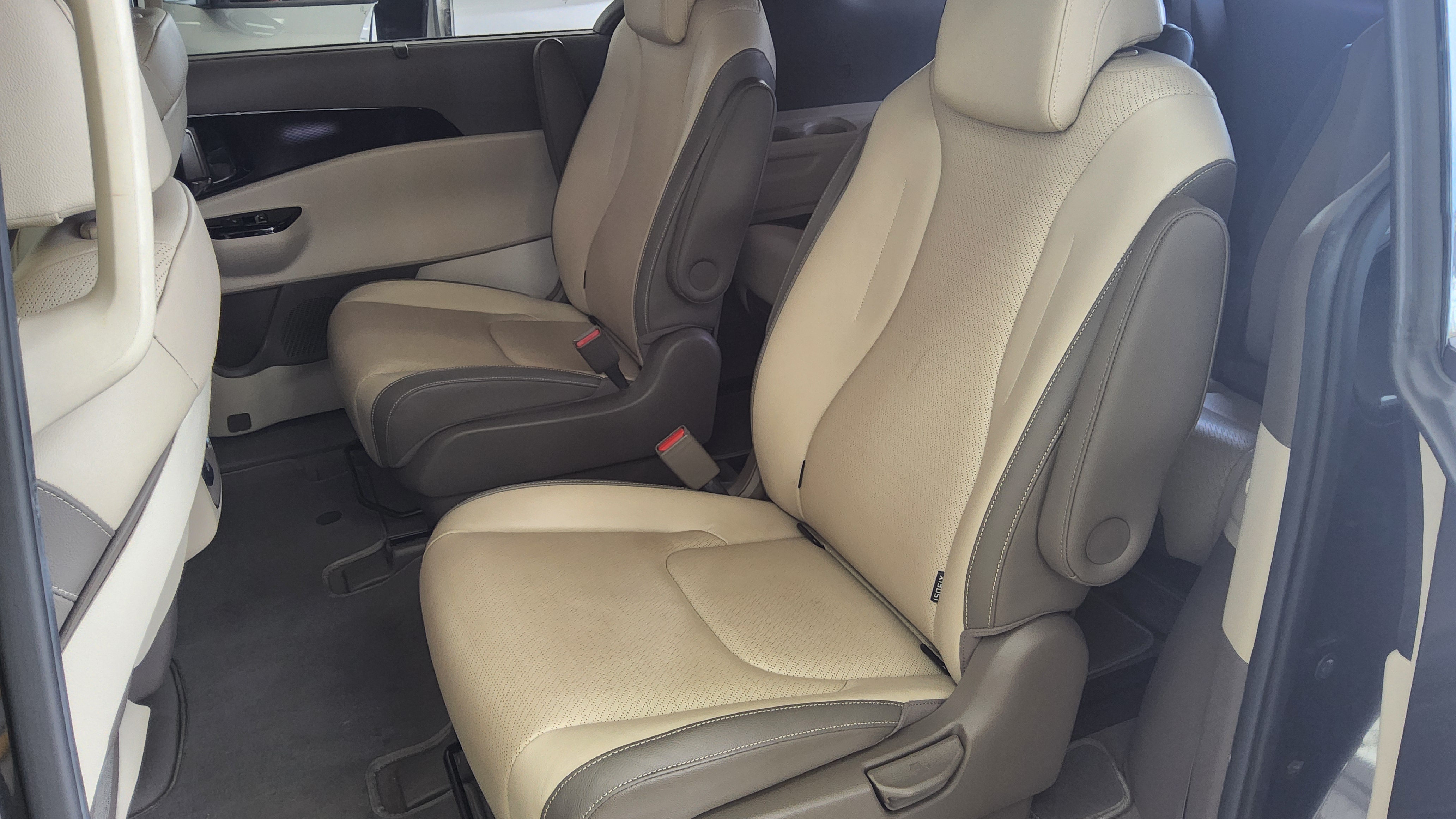 كيا كارنيفال 2021 - صورة 11