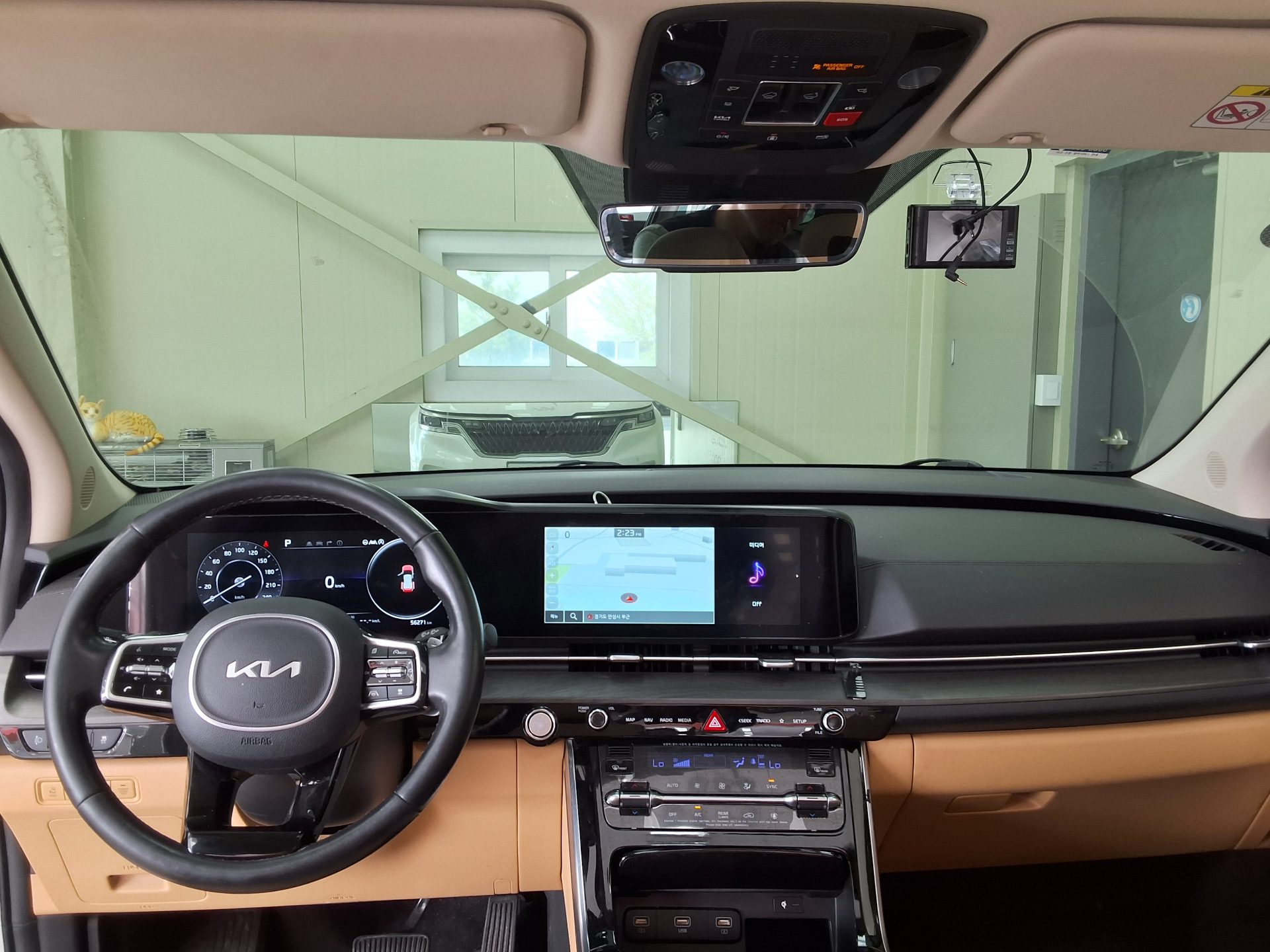 Kia Carnival 2023 - Image 18