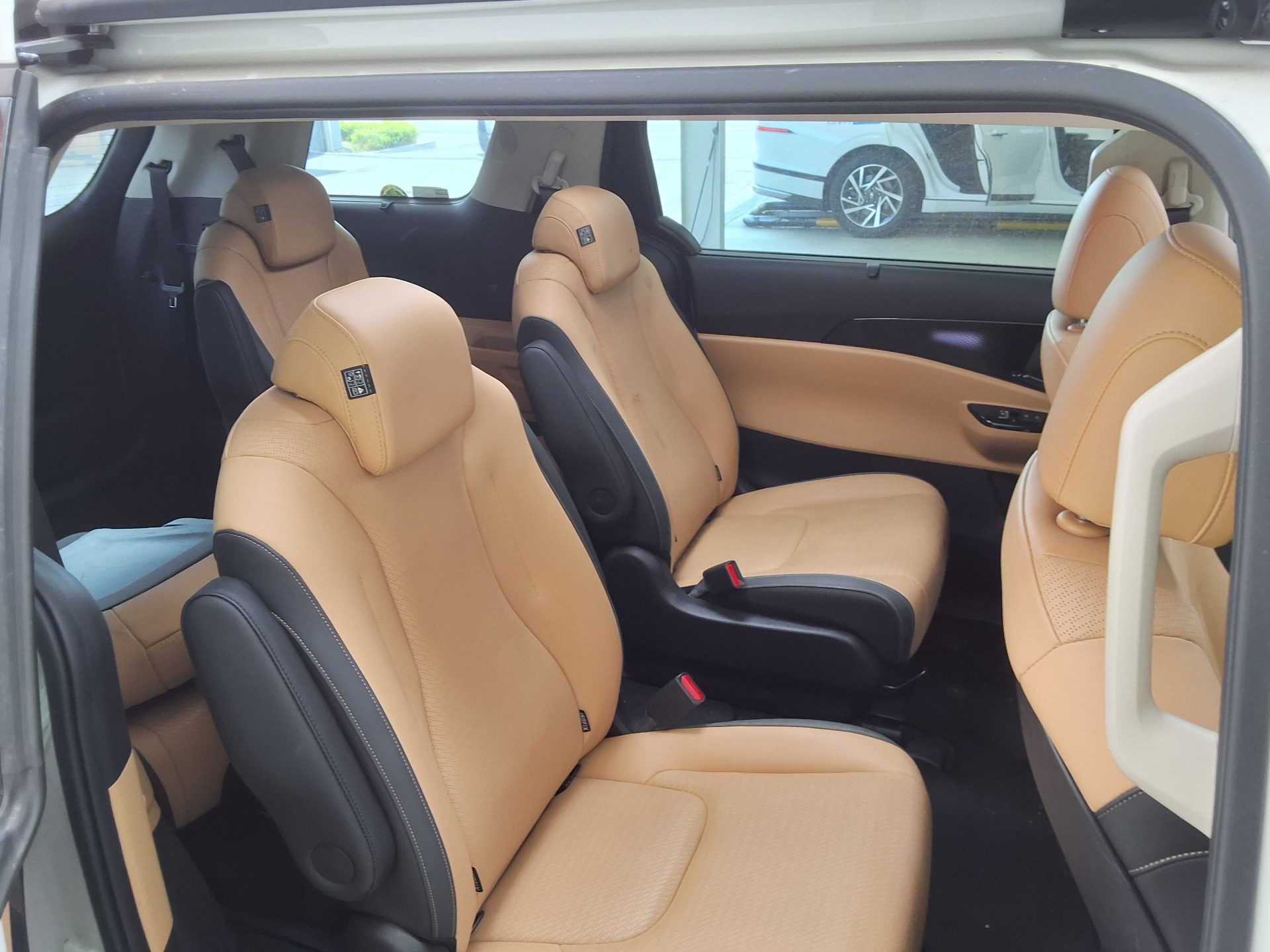 Kia Carnival 2023 - Image 12