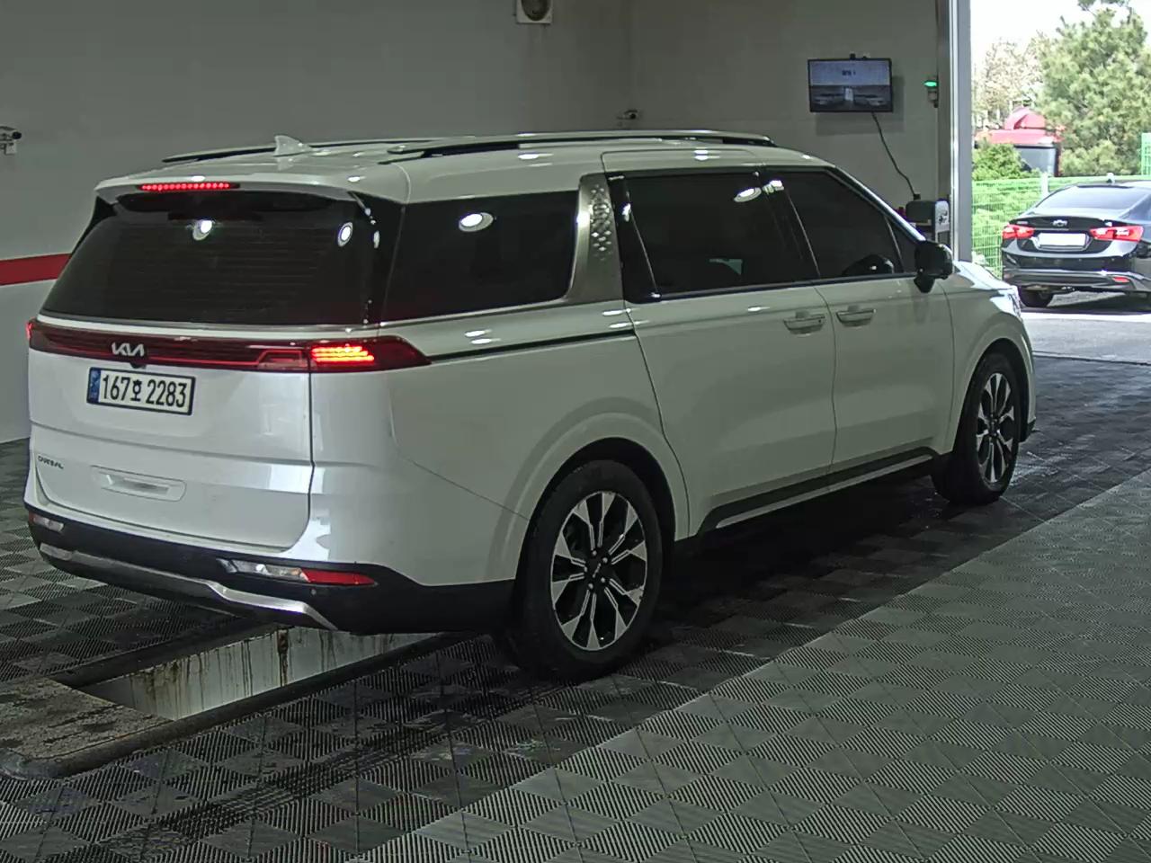 Kia Carnival 2023 - Image 4