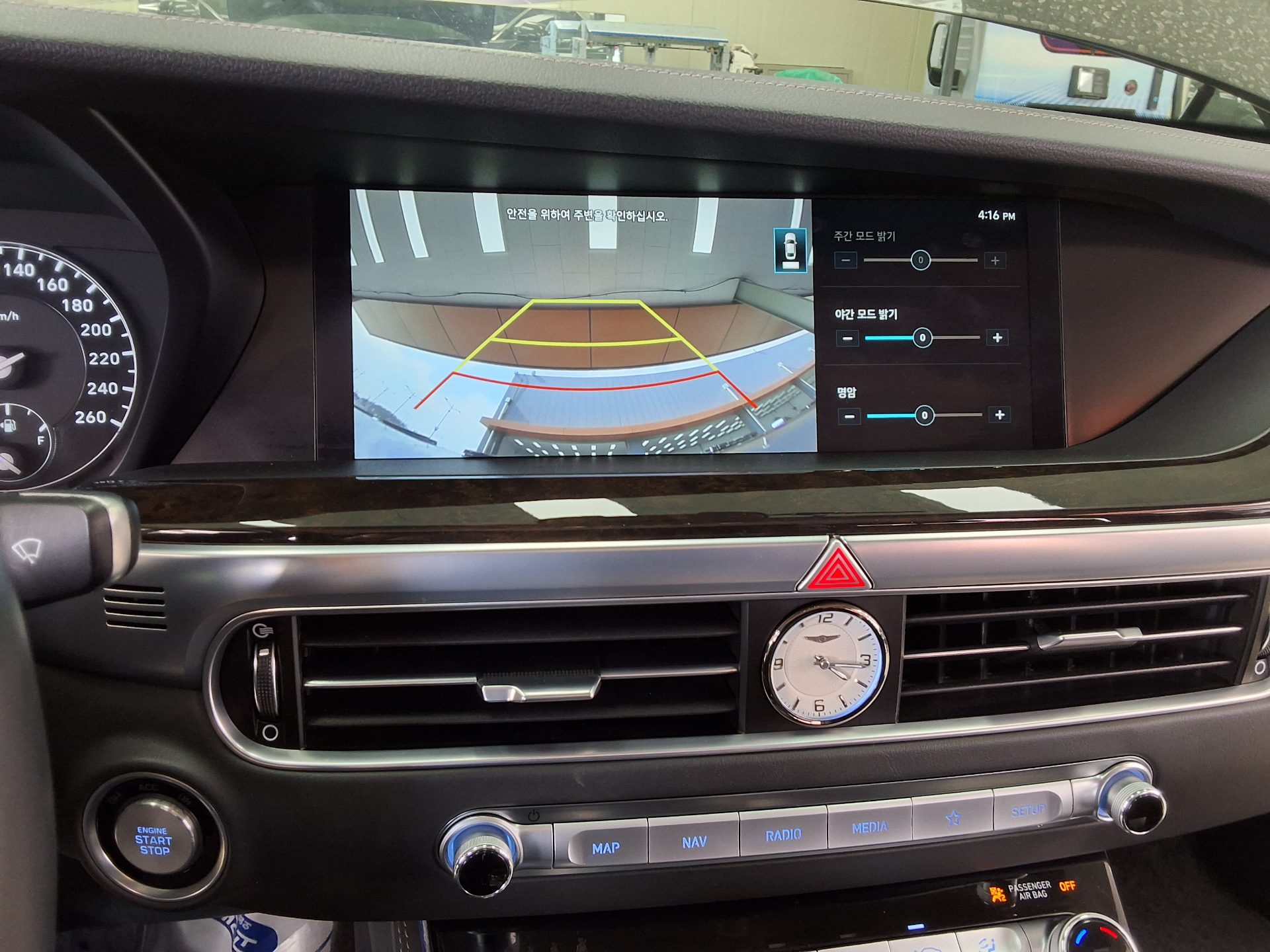 Genesis G90 2022 - Image 16