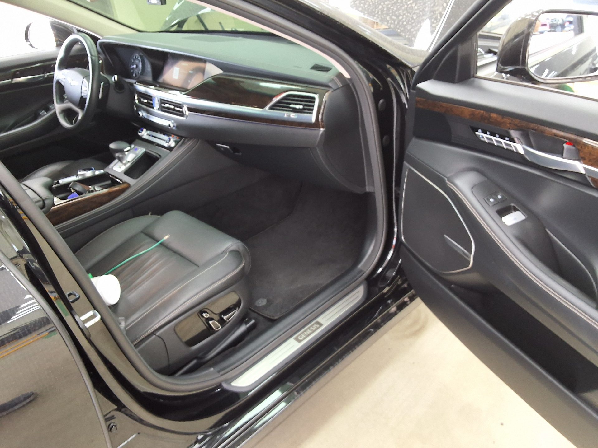 Genesis G90 2022 - Image 13
