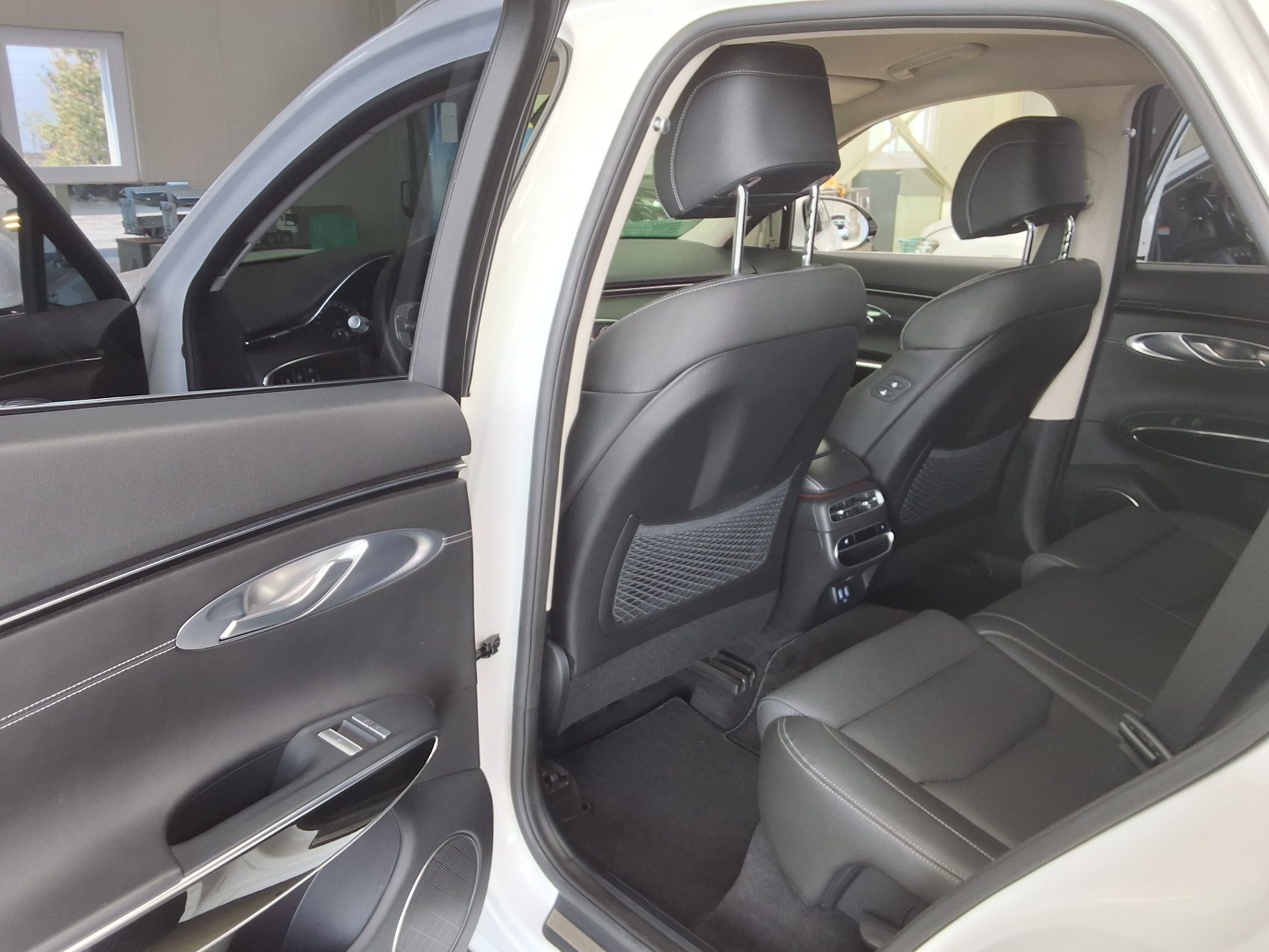 제네시스 GV70 - 11