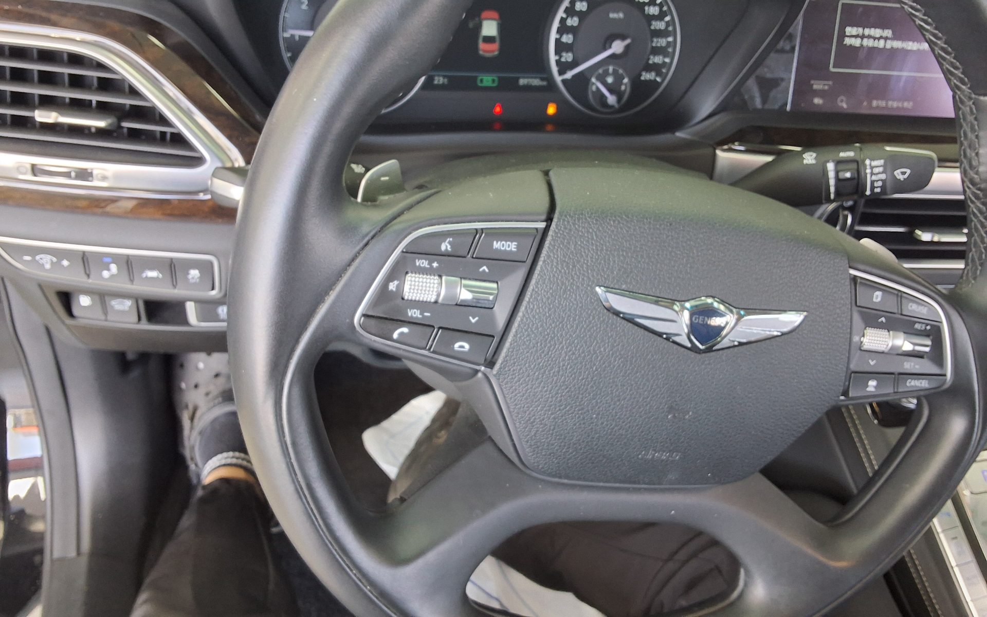 Genesis G90 2022 - Image 16