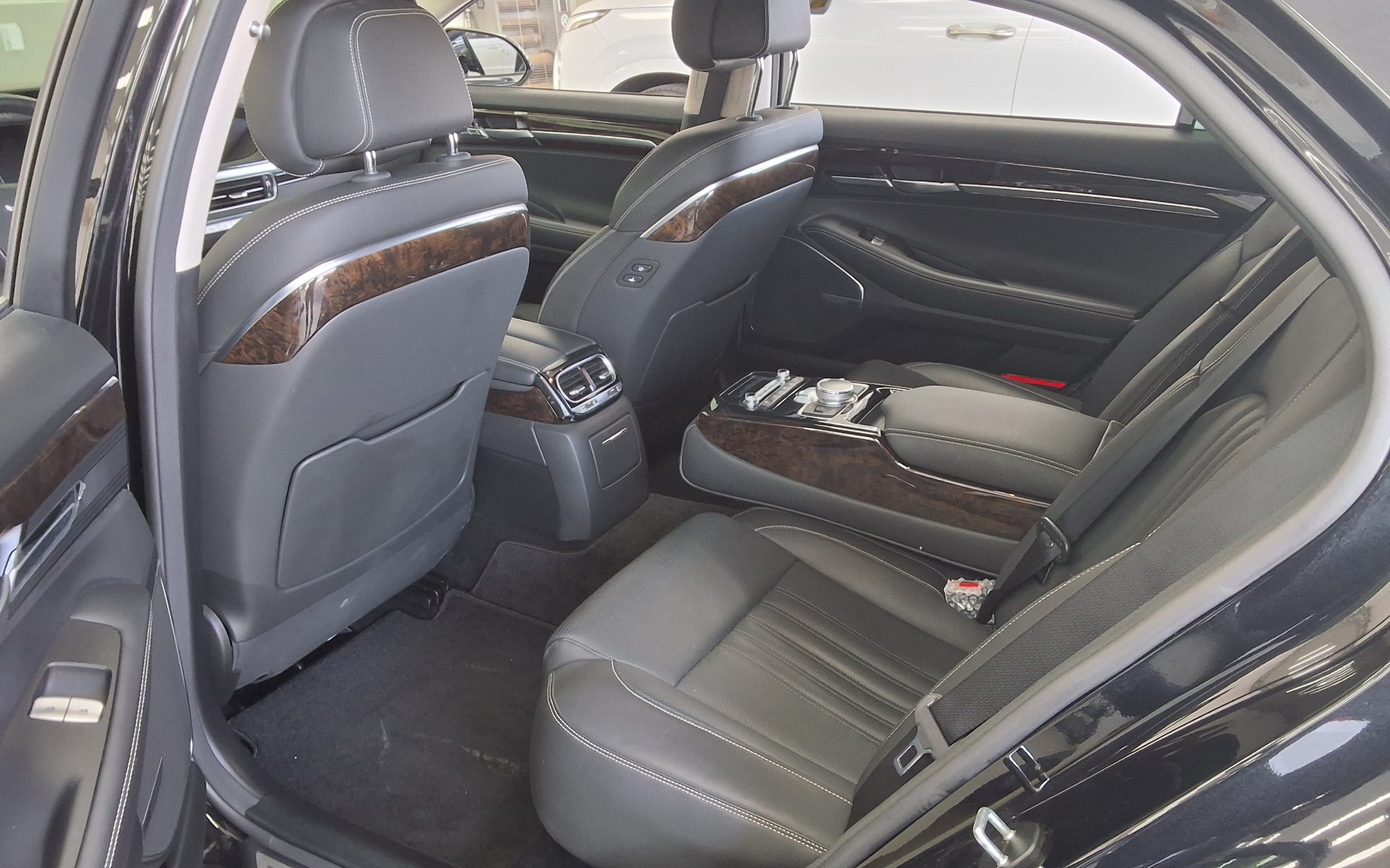 Genesis G90 2022 - Image 11