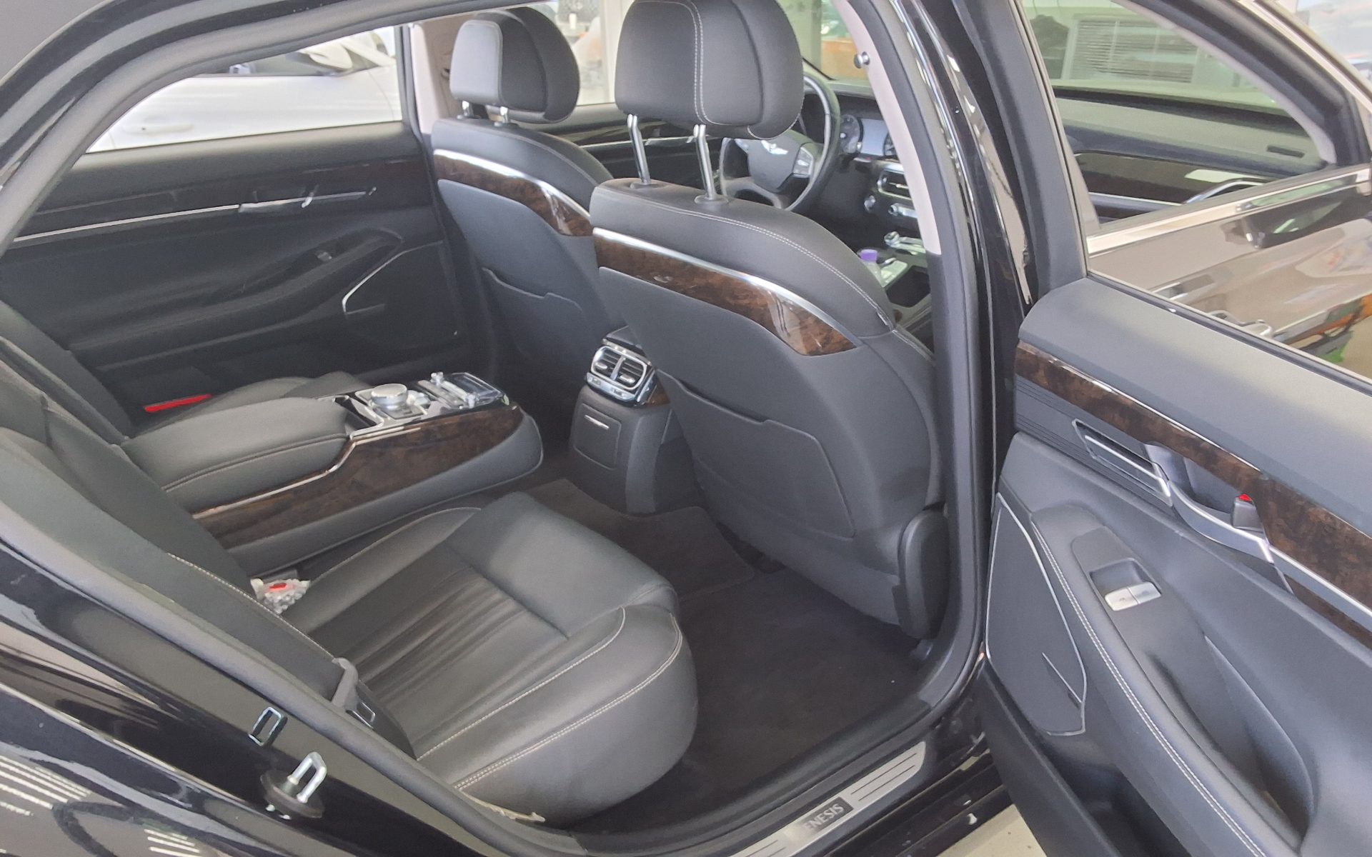 Genesis G90 2022 - Image 12