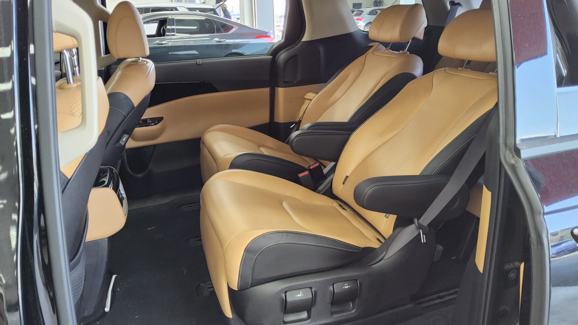 Kia Carnival 2022 - Image 11