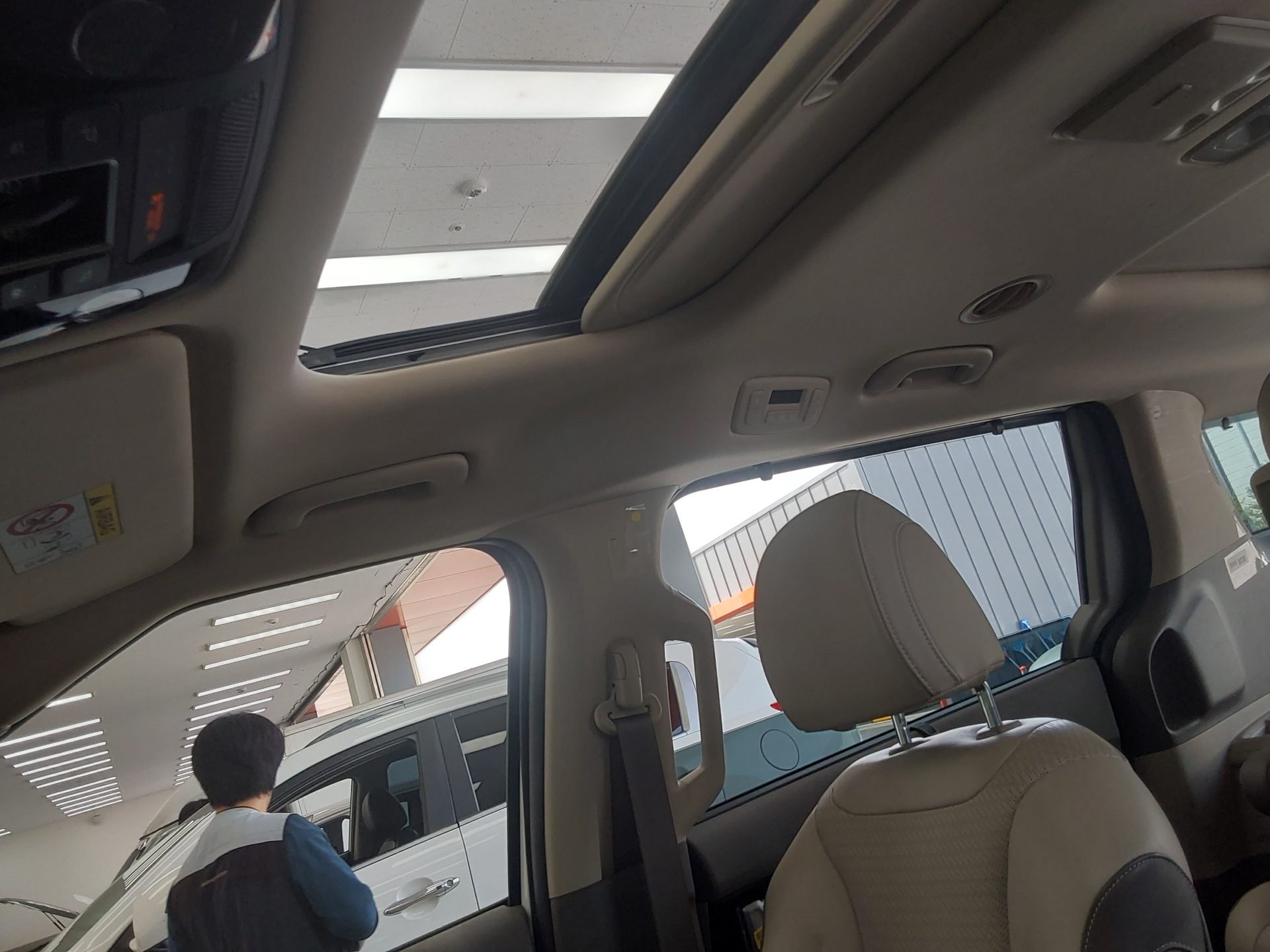 Kia SEDONA 2023 - Image 19