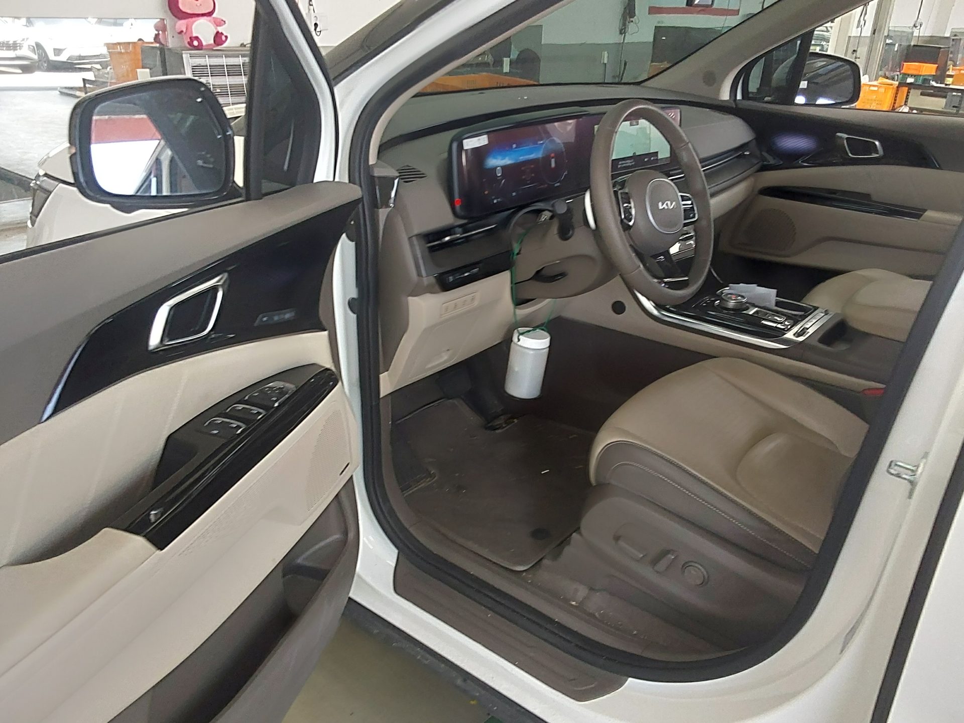 Kia SEDONA 2023 - Image 9