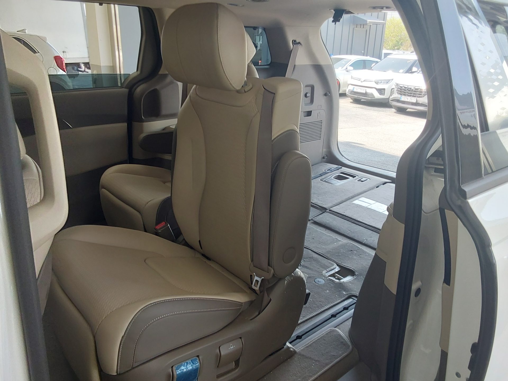 Kia SEDONA 2023 - Image 11
