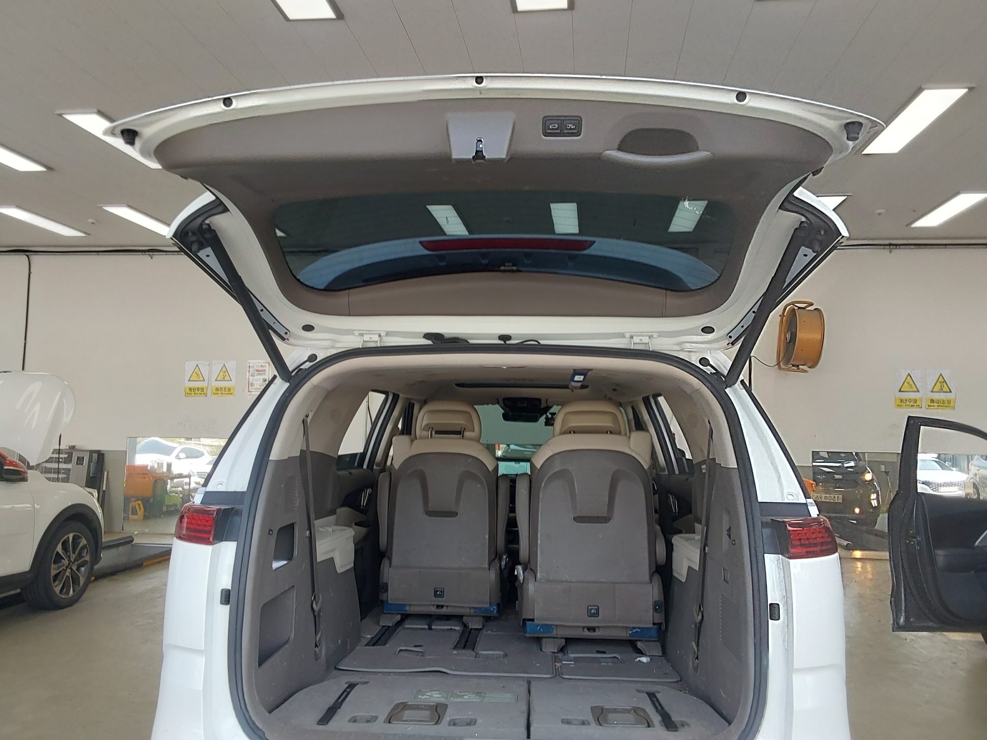 Kia SEDONA 2023 - Image 14