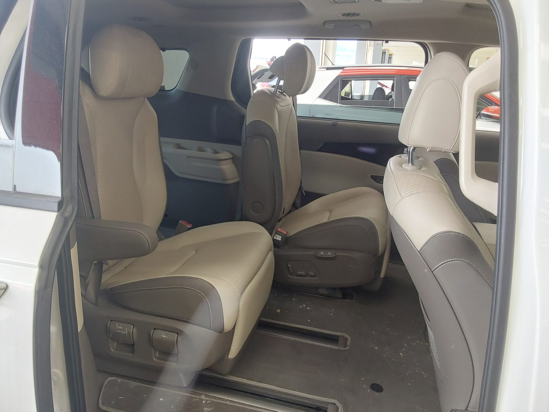 Kia SEDONA 2023 - Image 12