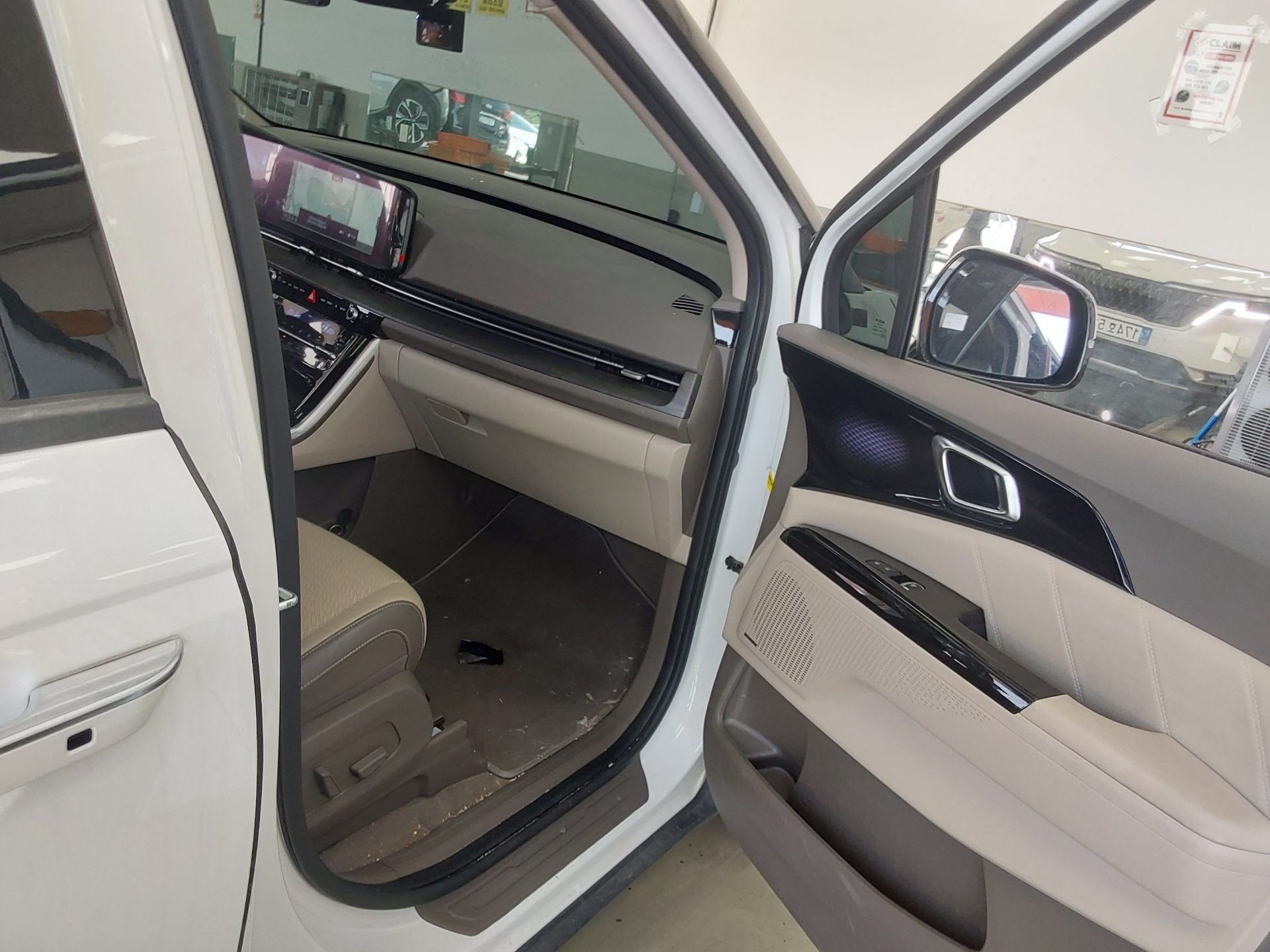 Kia SEDONA 2023 - Image 13