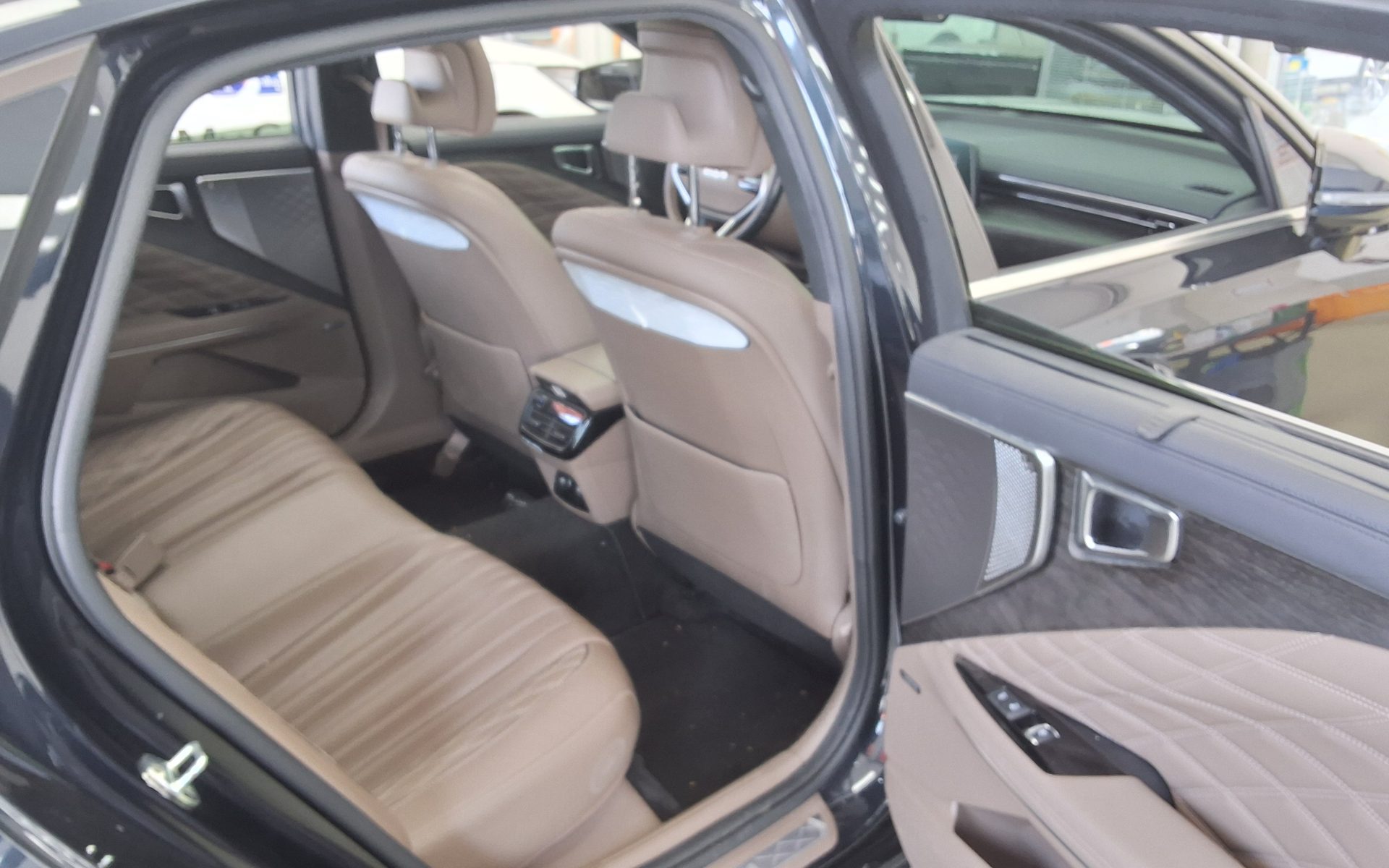 Kia K8 2022 - Image 12