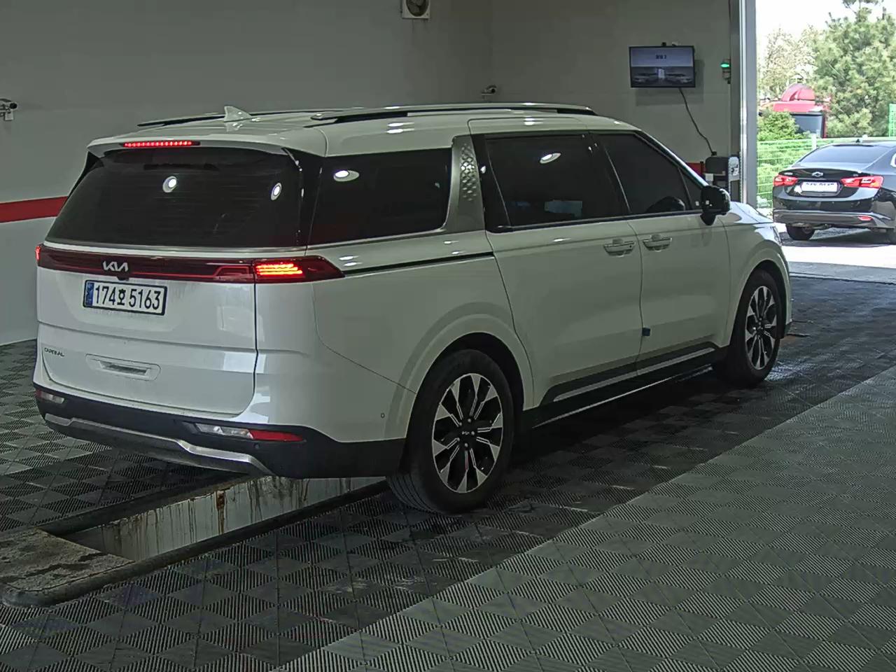Kia SEDONA 2023 - Image 4