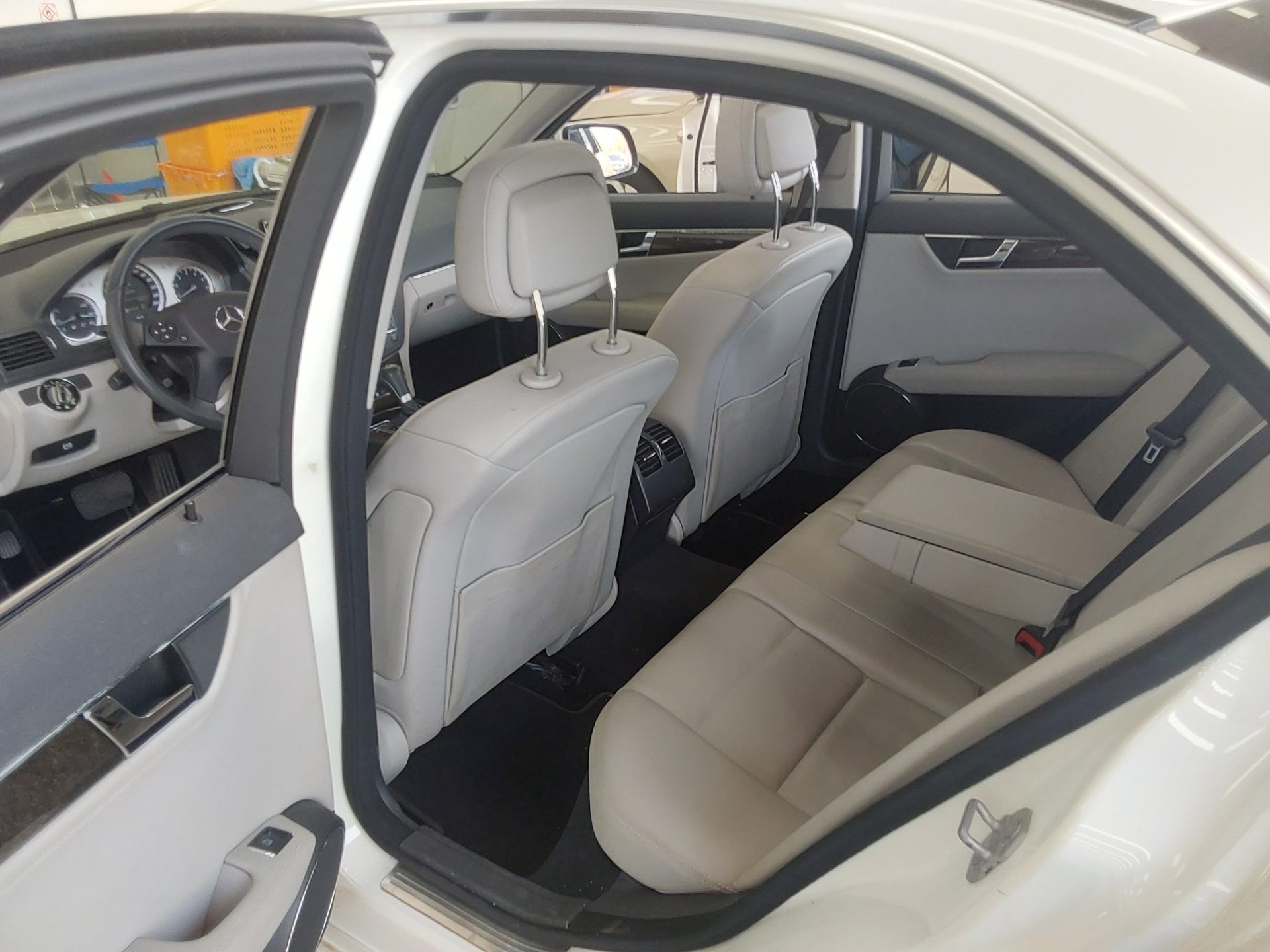Mercedes-Benz C-Class - 11