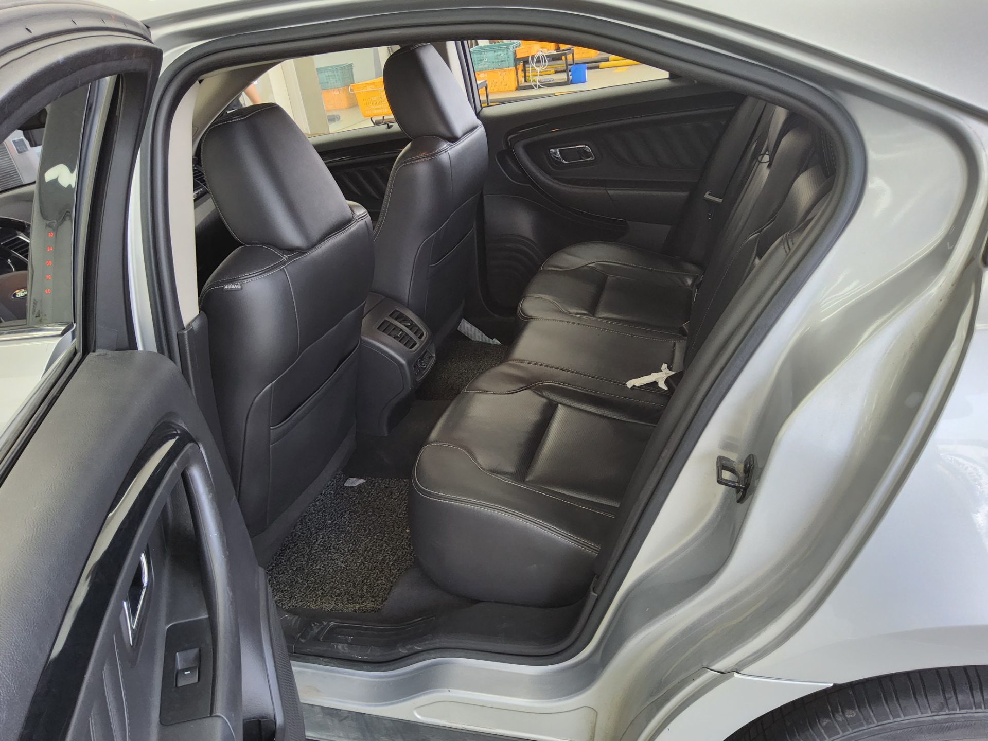 Ford Ford Mustang 2010 - Image 11