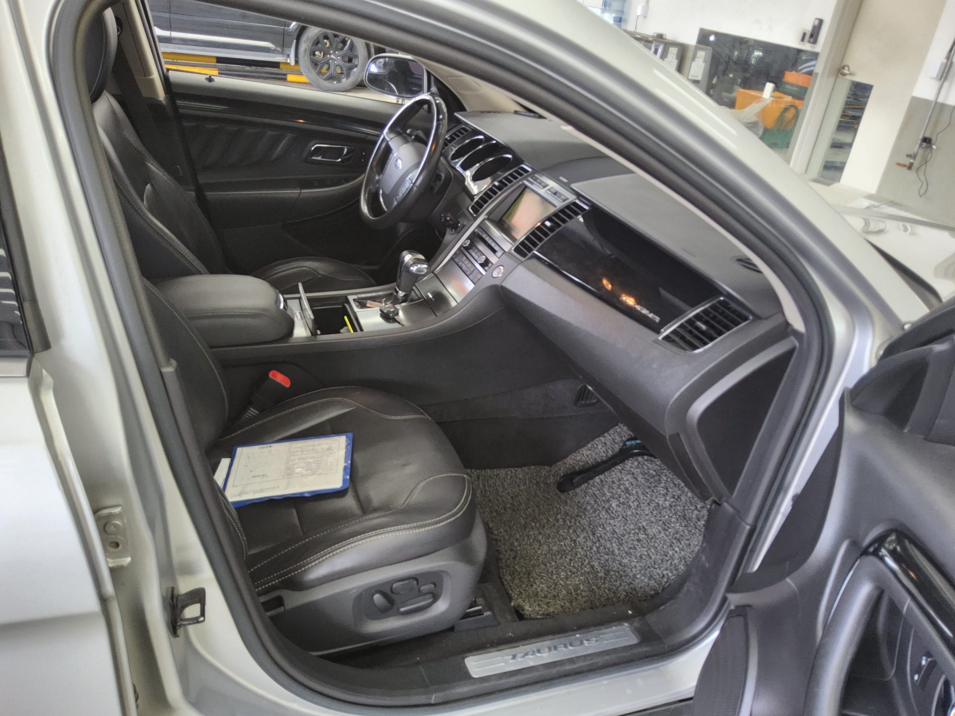 Ford Ford Mustang 2010 - Image 13