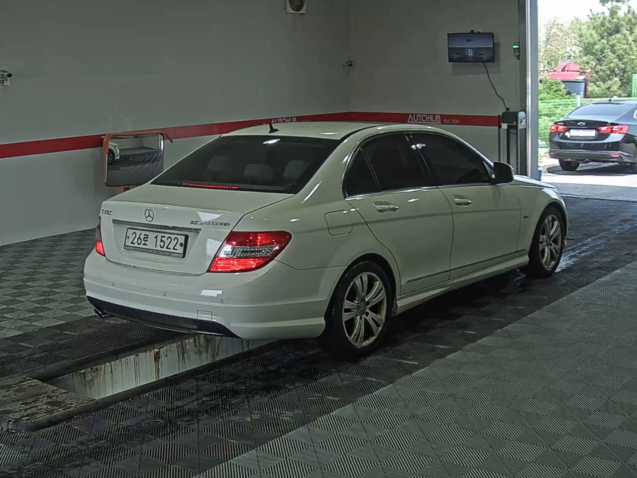 Mercedes-Benz C-Class - 4