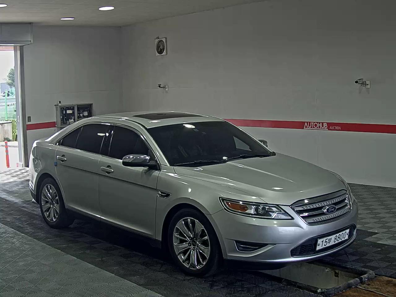 Ford Ford Mustang 2010 - Image 2
