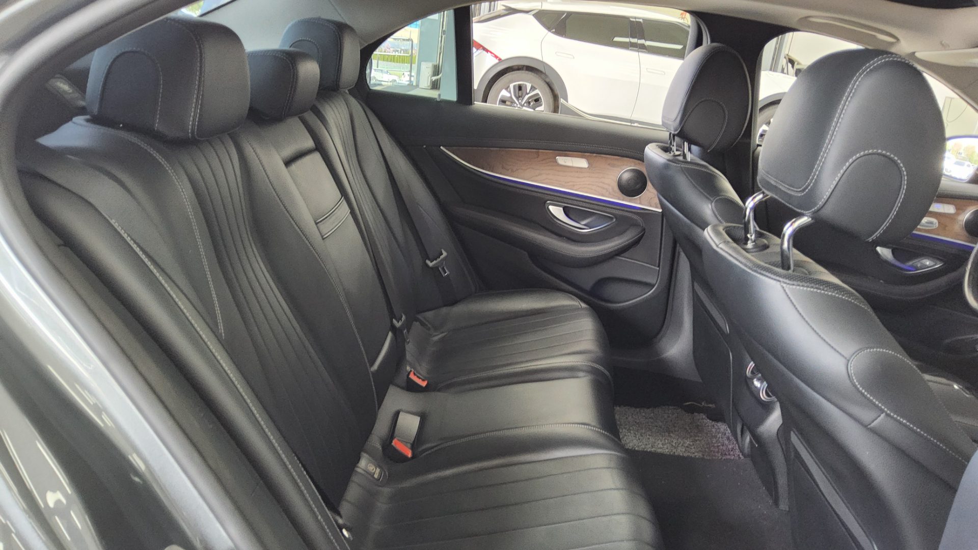 Mercedes-Benz E-Class 2017 - Image 12