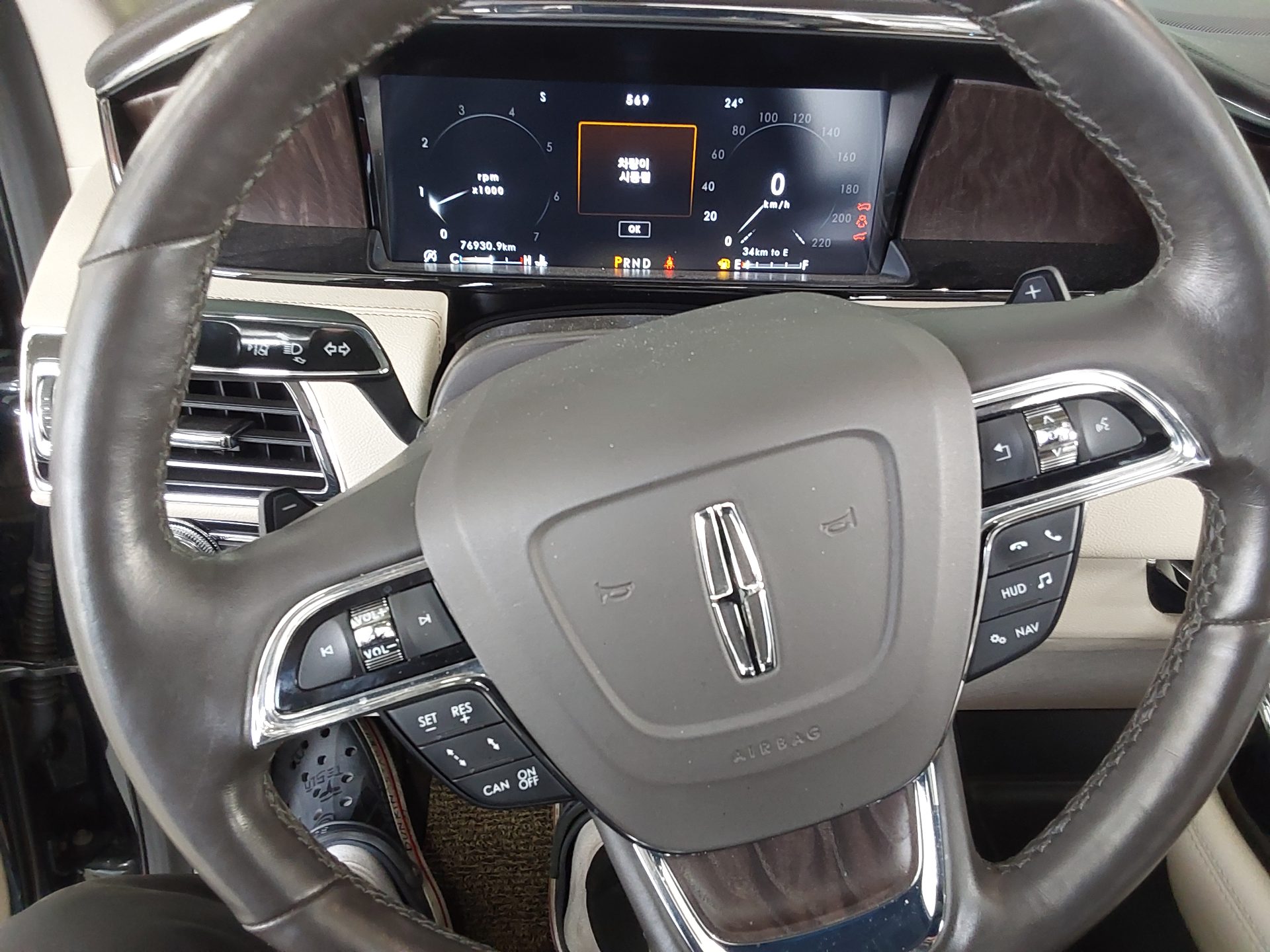 Lincoln Navigator 2021 - Image 17