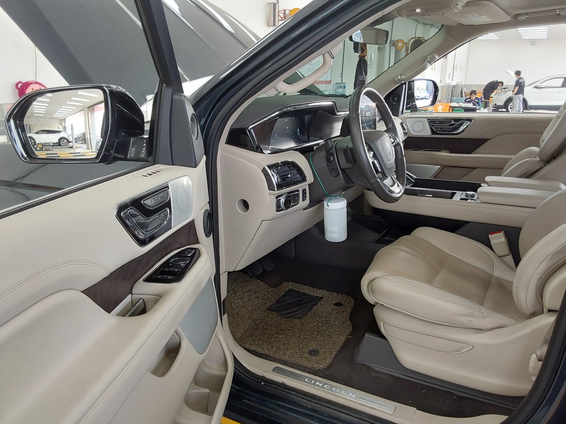 Lincoln Navigator 2021 - Image 9