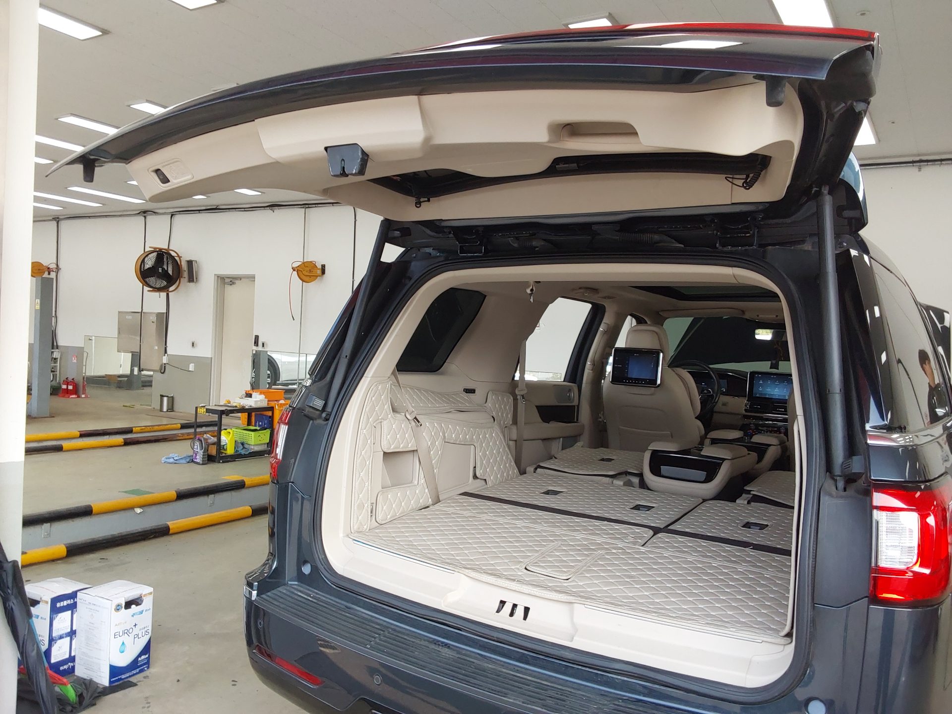 Lincoln Navigator 2021 - Image 14