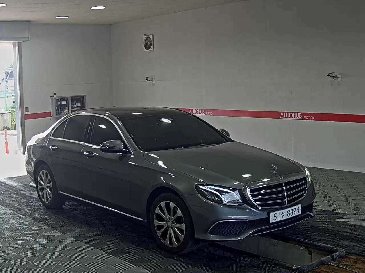 Mercedes-Benz E-Class 2017 - Image 2