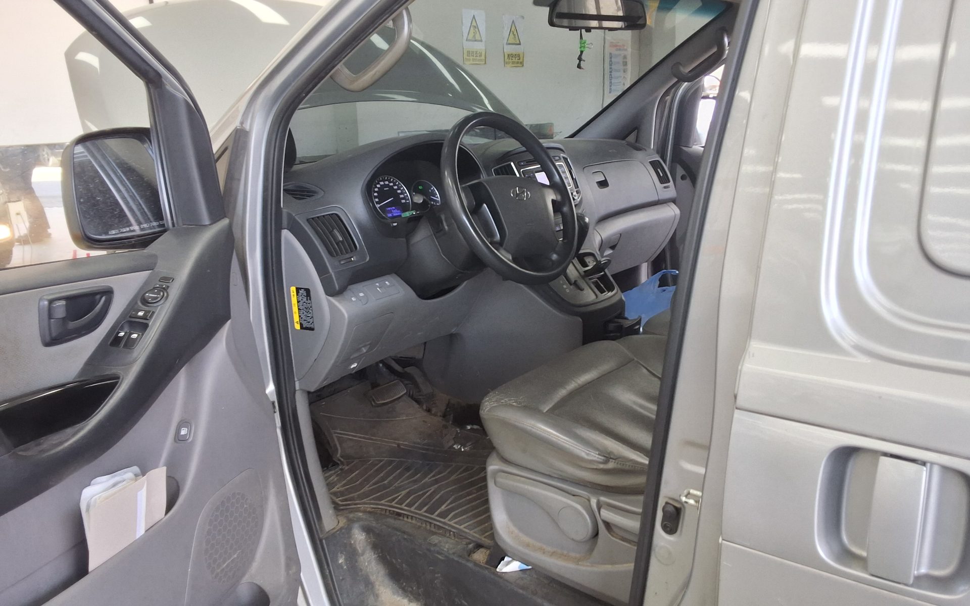 Hyundai Grand Starex 2018 - Image 9