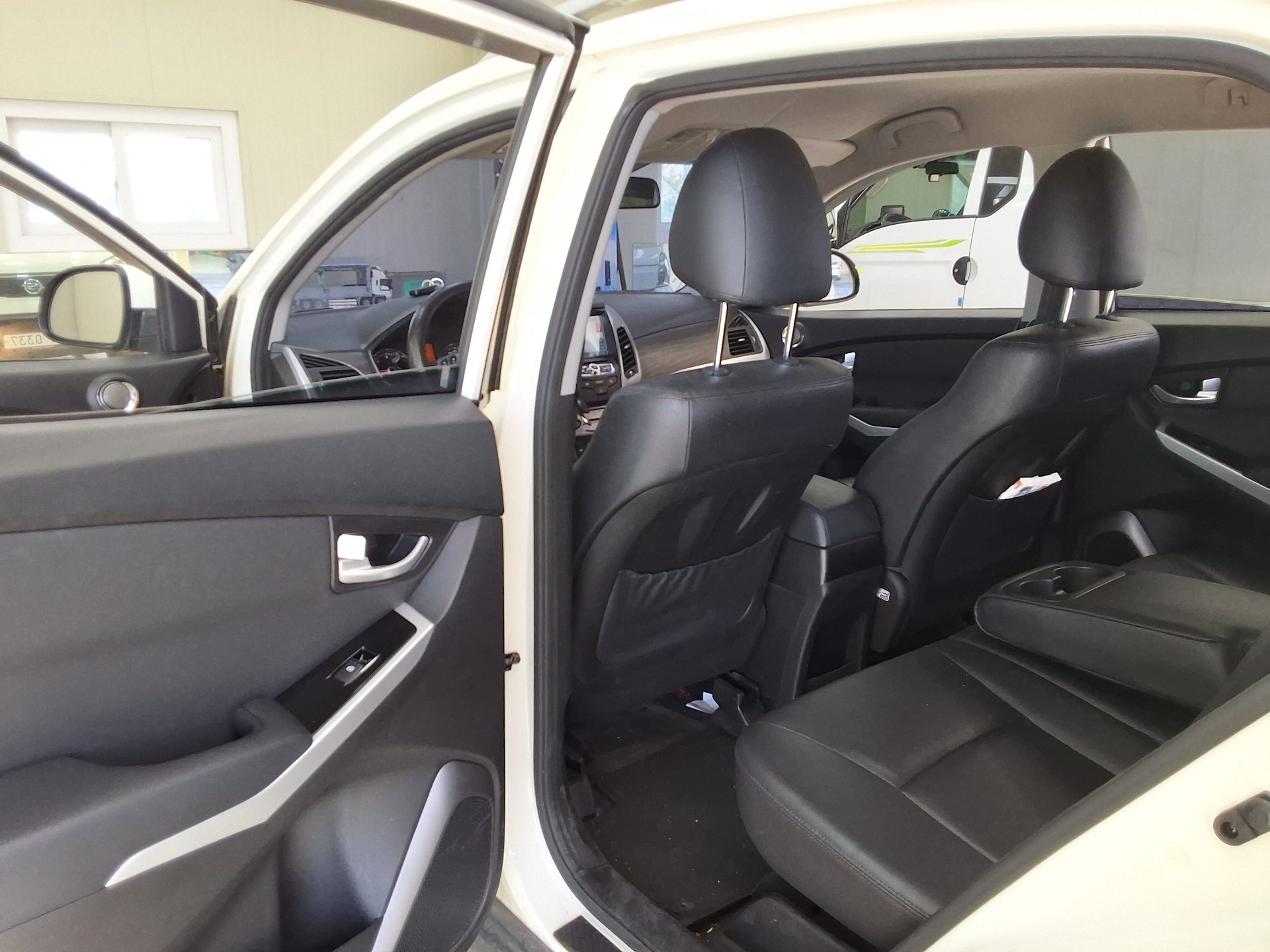 KG Mobility Korando 2017 - Image 11