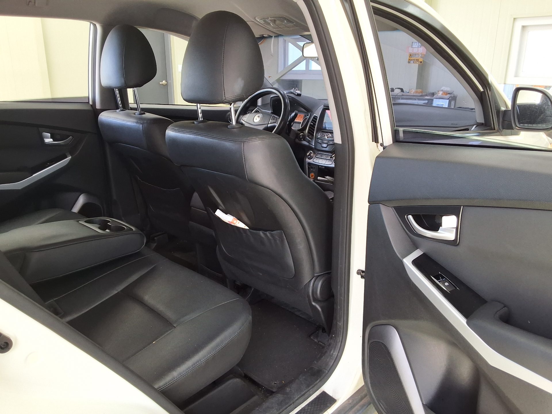 KG Mobility Korando 2017 - Image 12