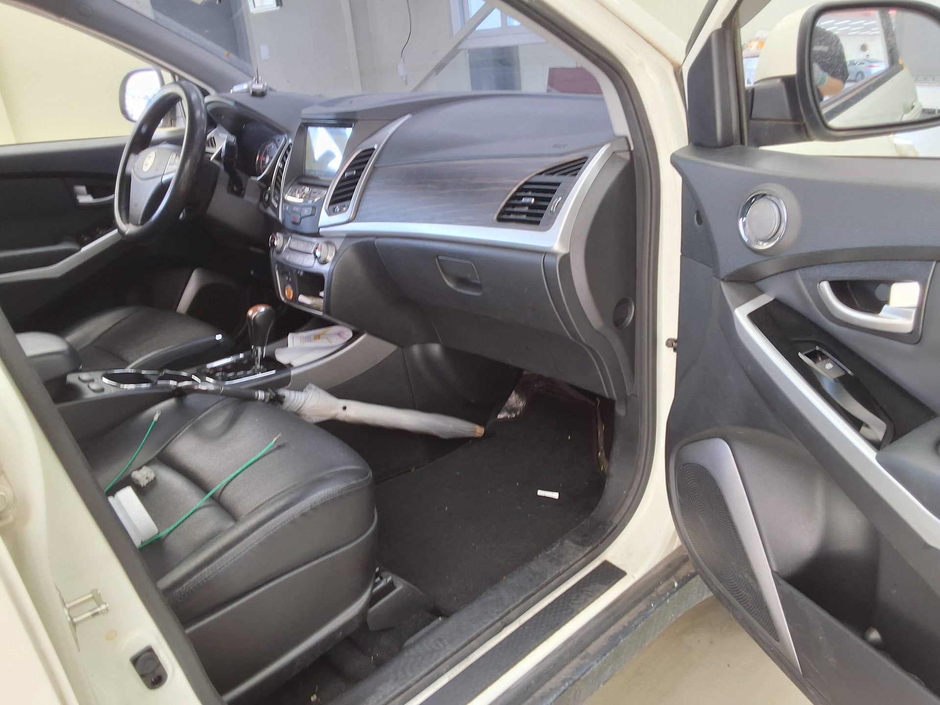 KG Mobility Korando 2017 - Image 13