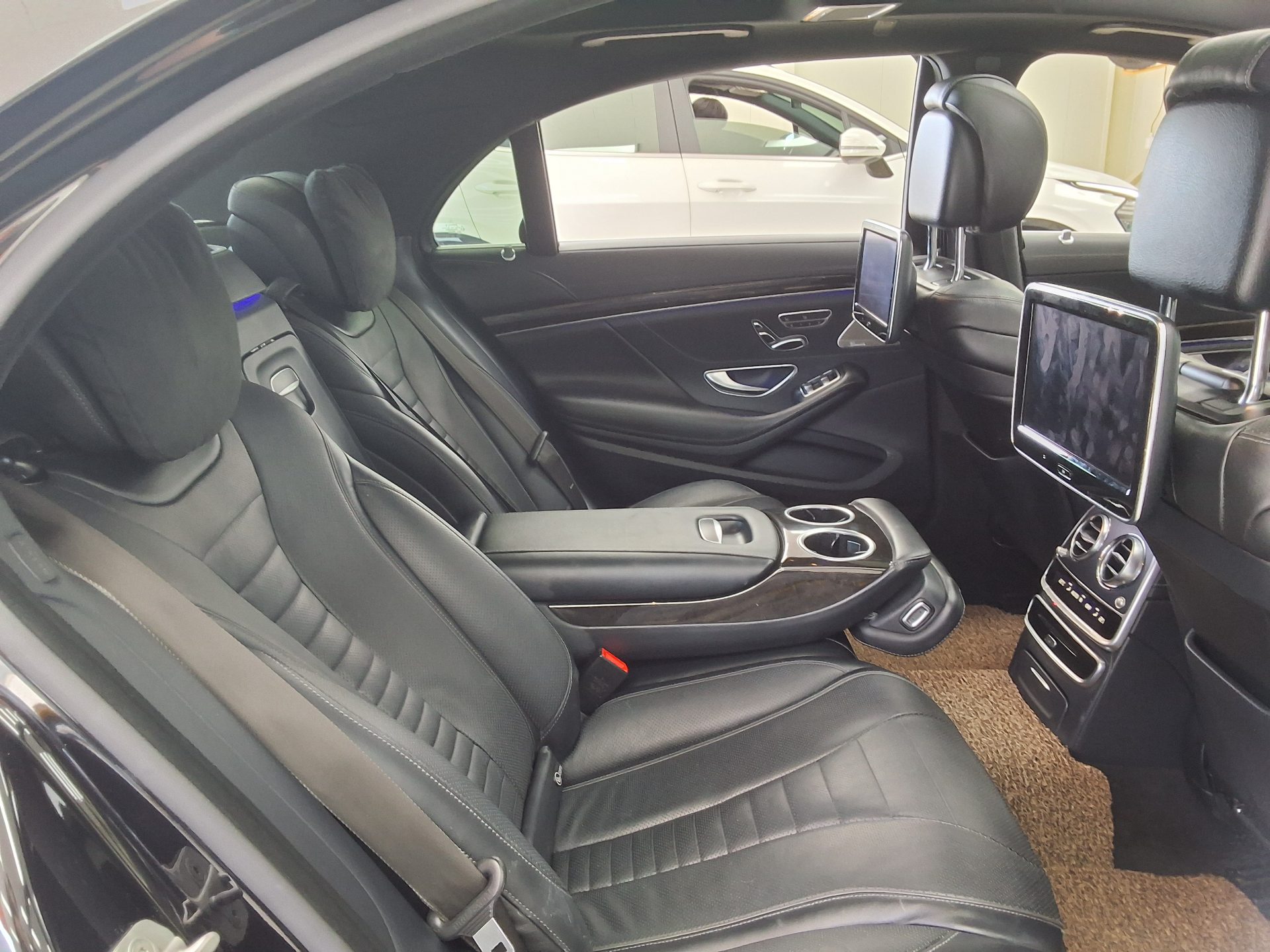 مرسيدس بنز إس كلاس 2015 - صورة 12