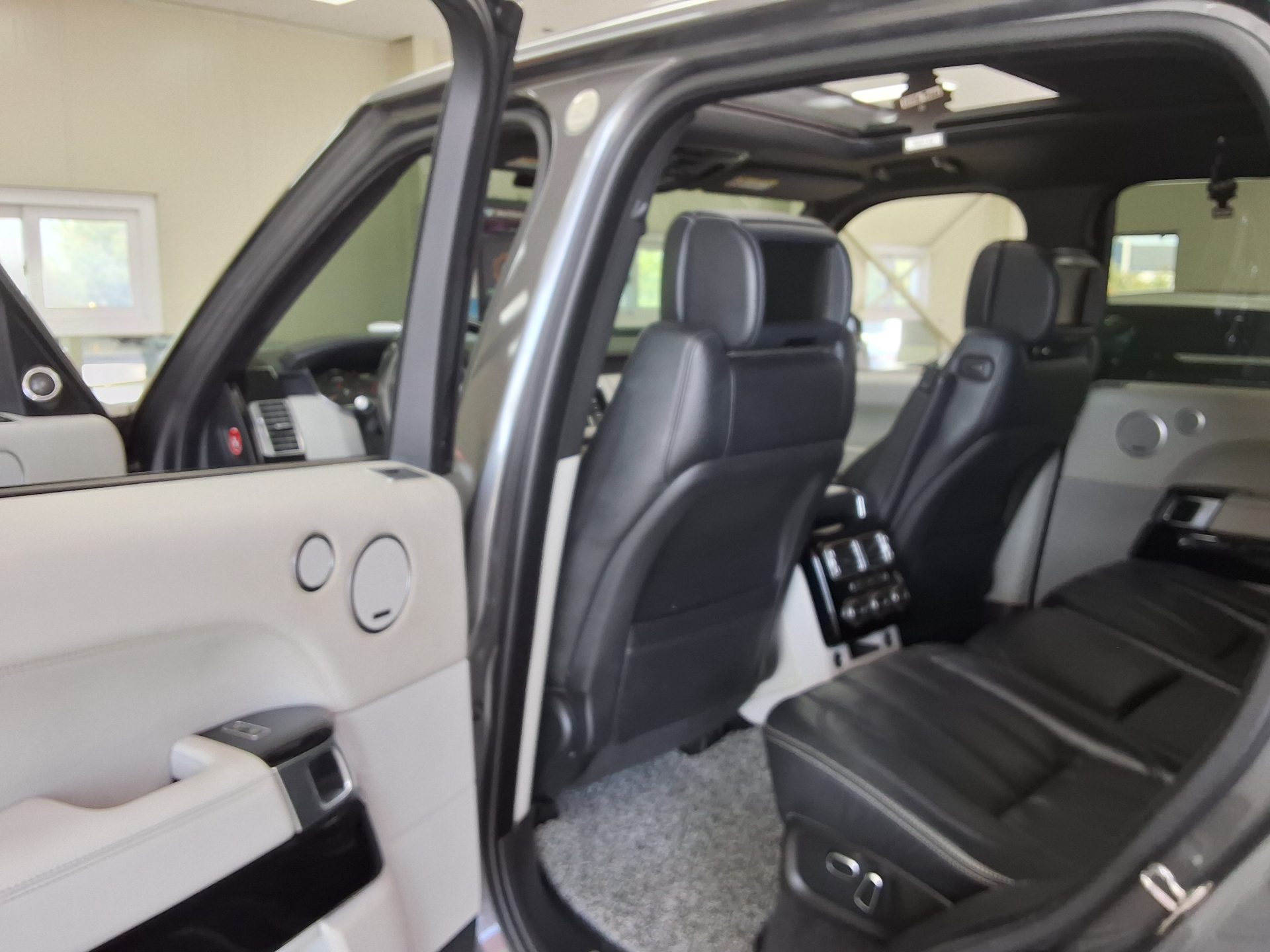 Land Rover Range Rover - 11