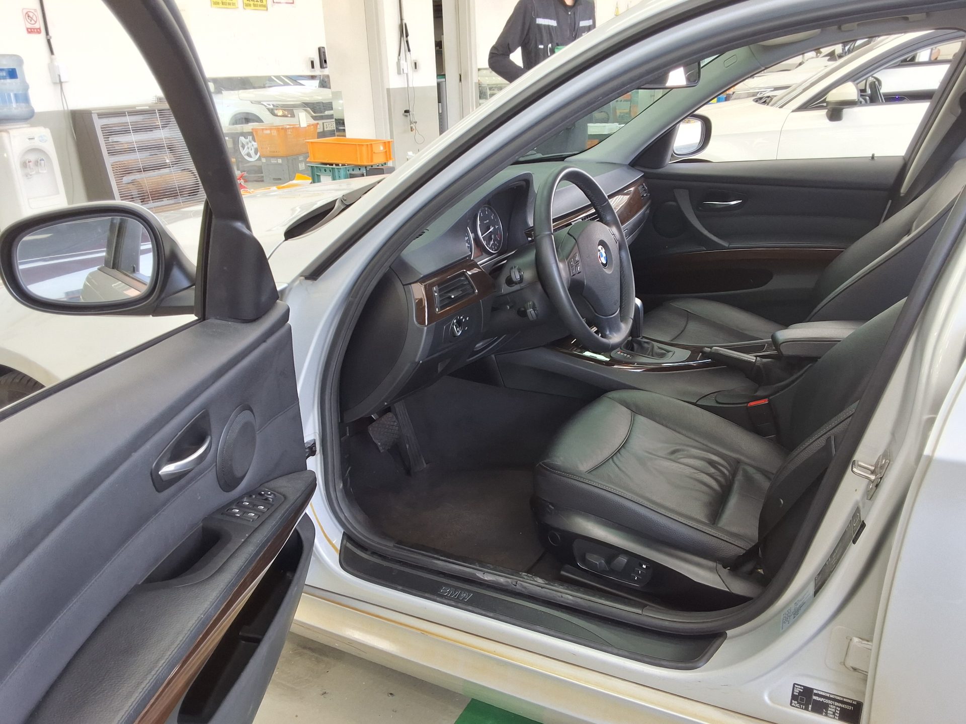 BMW 3 Series 2011 - Image 9