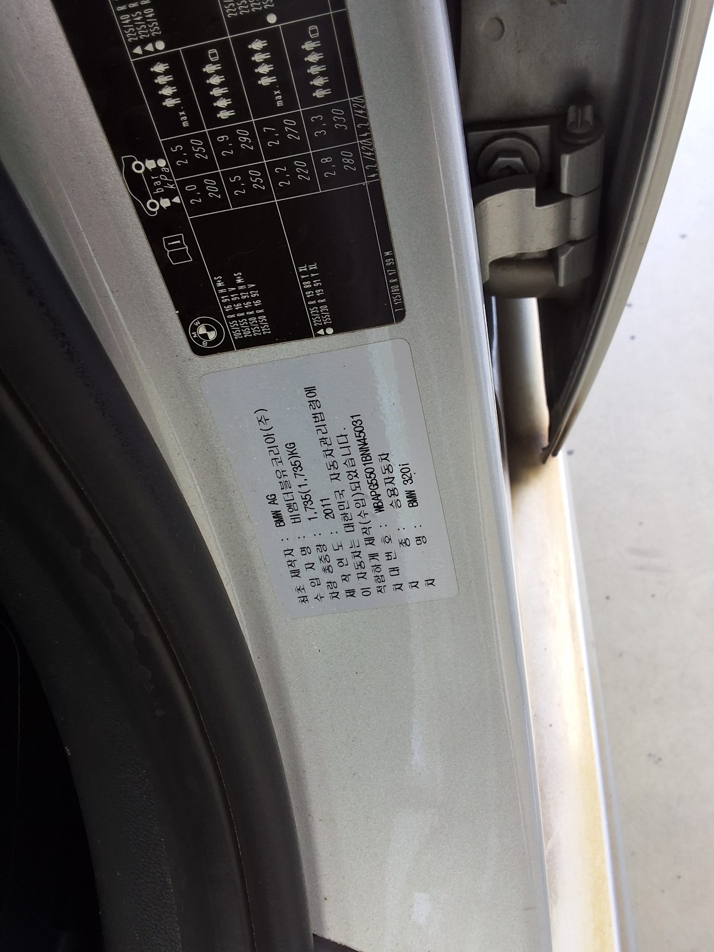 BMW 3 Series 2011 - Image 15