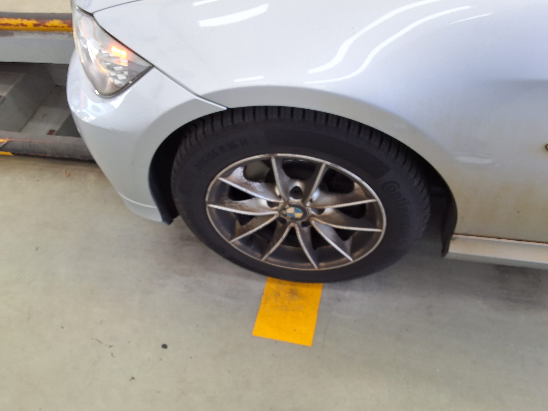 BMW 3 Series 2011 - Image 17