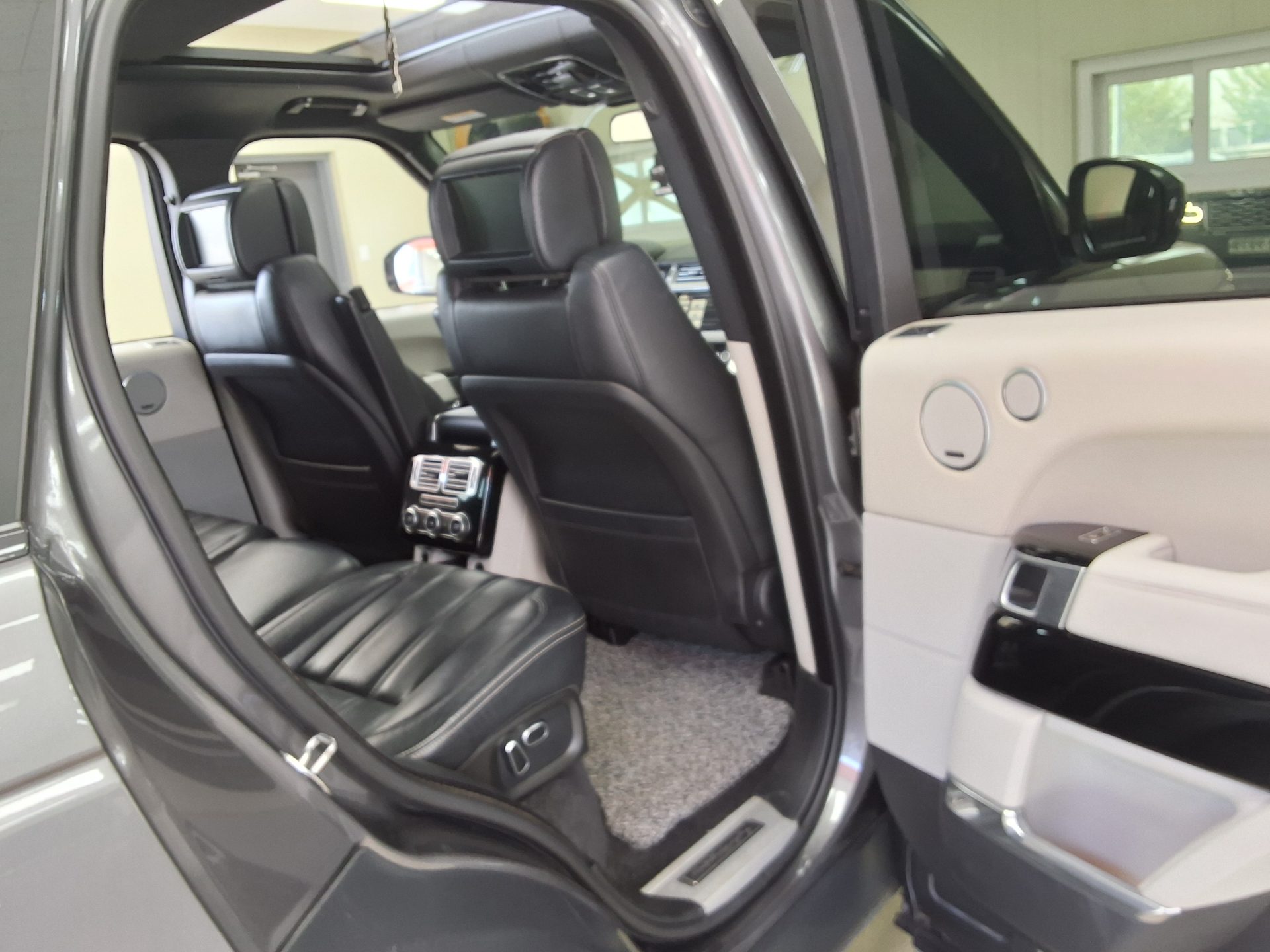 Land Rover Range Rover - 12